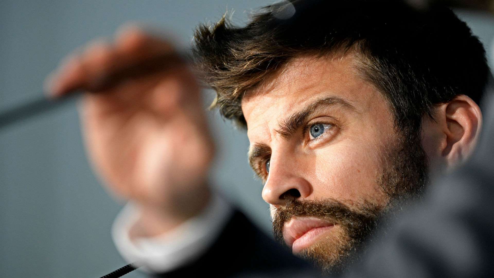 Gerard Pique Napoli Barcelona Champions League