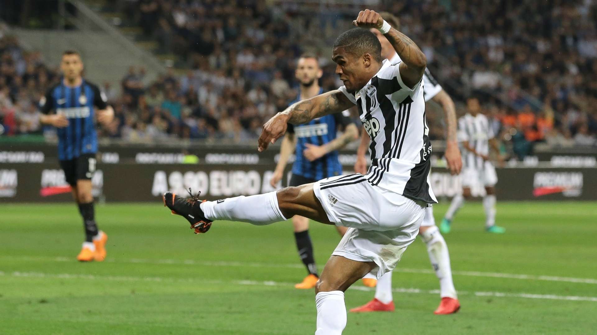Douglas Costa Inter Juventus Serie A 04282018