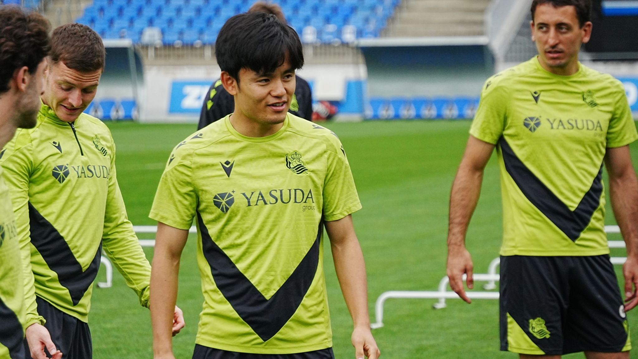 久保建英も笑顔。バスクダービーに向けたラ・レアルのスタジアムと練習