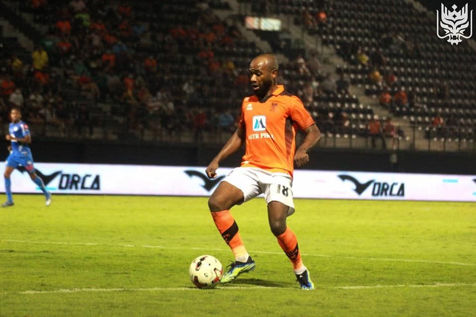 ลอสเซมี คาราบูเอ