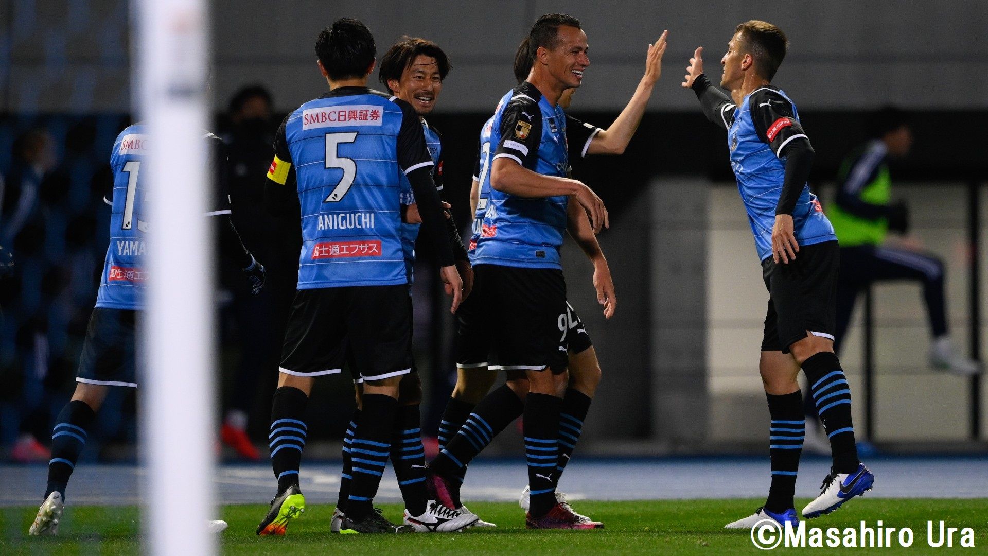 Kawasaki v YokohamaFM_01