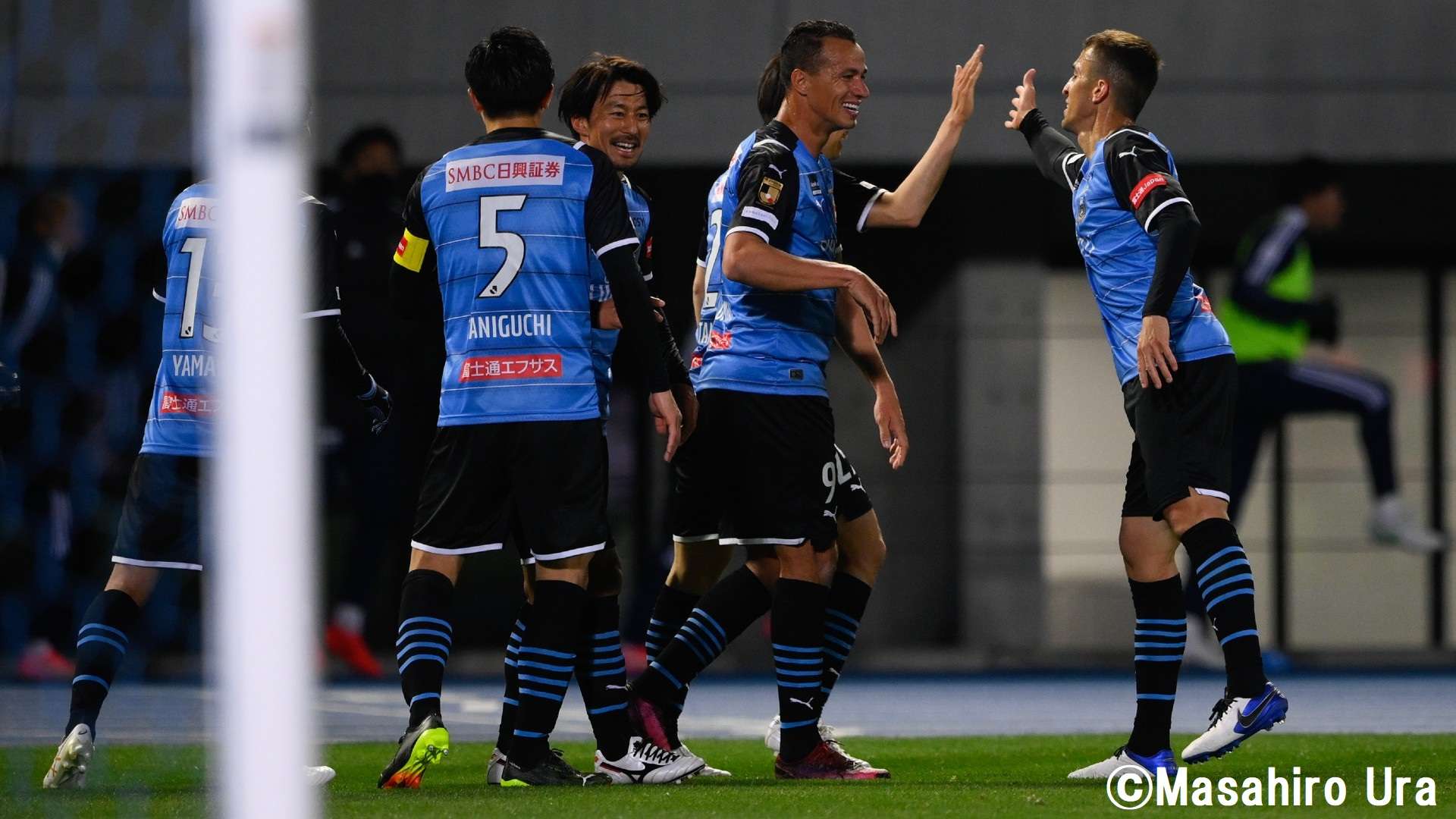 Kawasaki v YokohamaFM_01