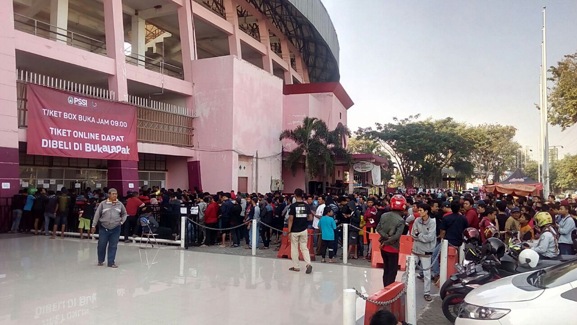 Antrian Tiket Gelora Delta