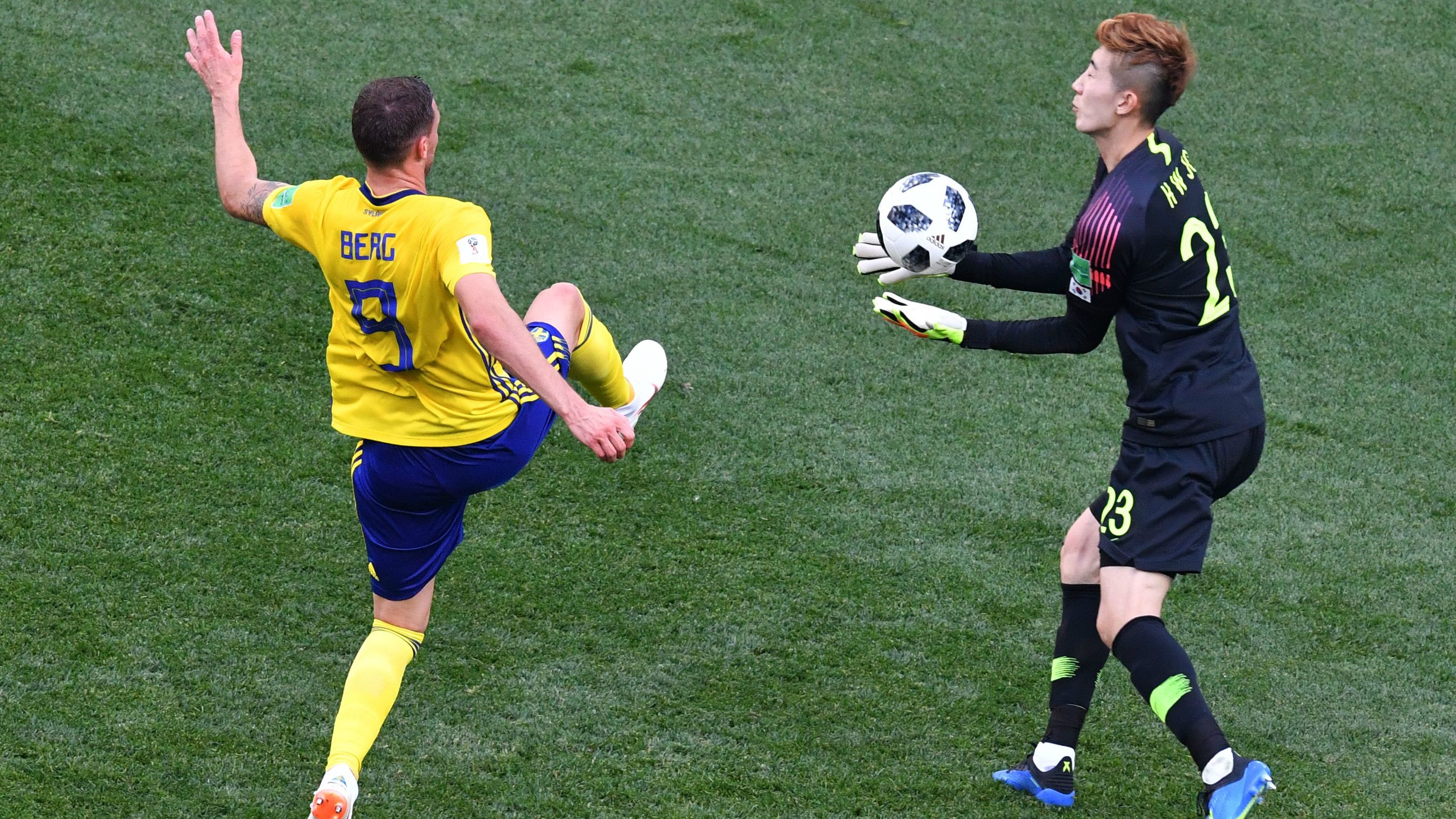 Cho Hyun-woo e Marcos Berg - Coreia do Sul x Suécia