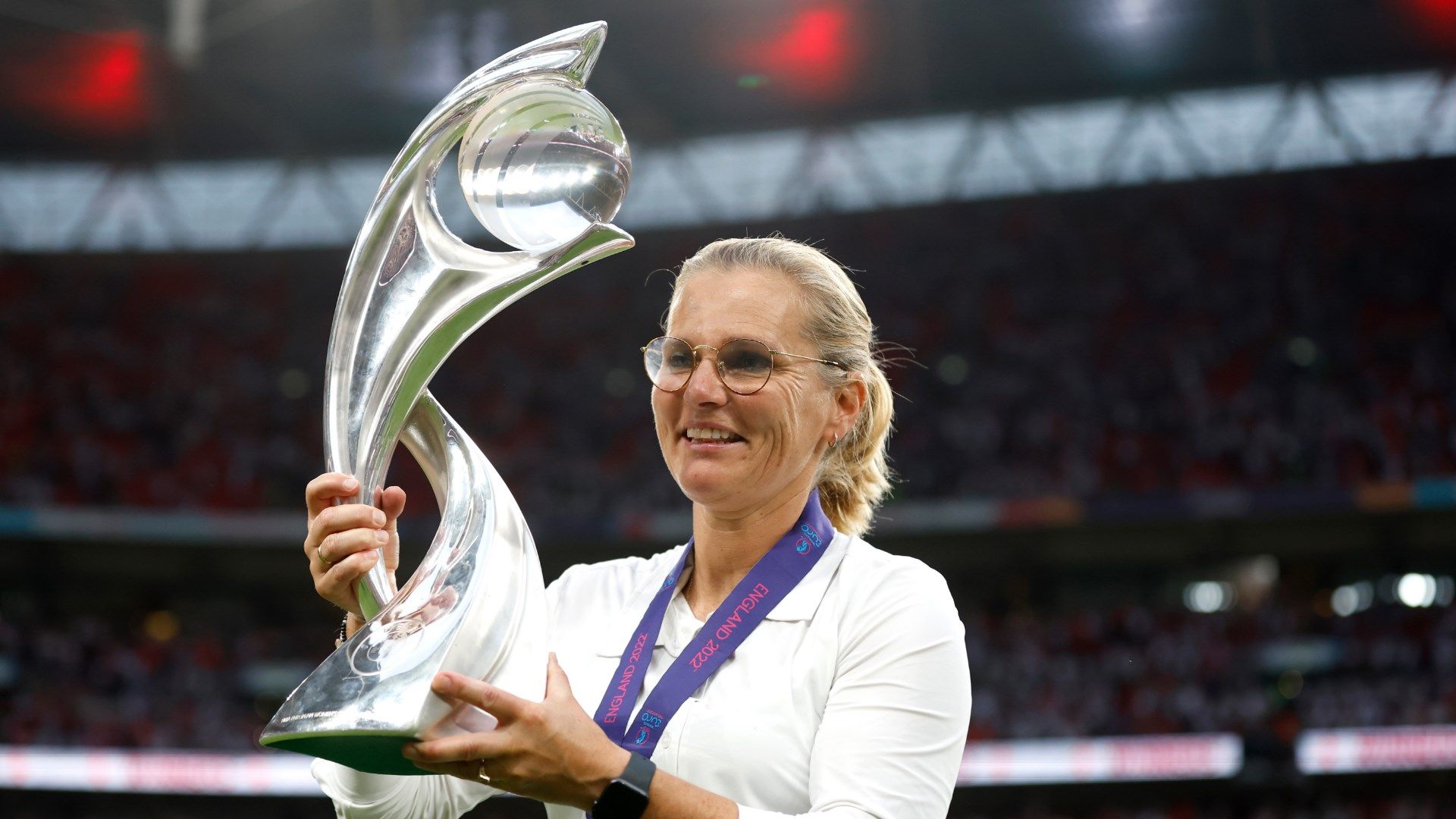 Sarina Wiegman Euro 2022 trophy