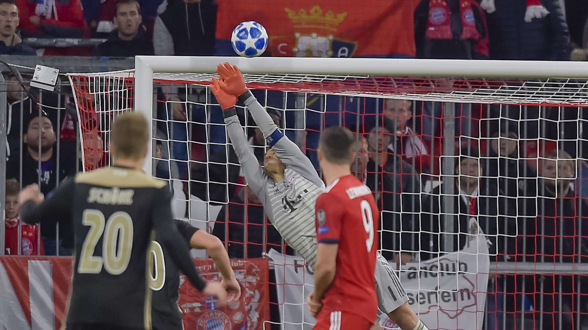 Manuel Neuer FC Bayern Champions League 02102018