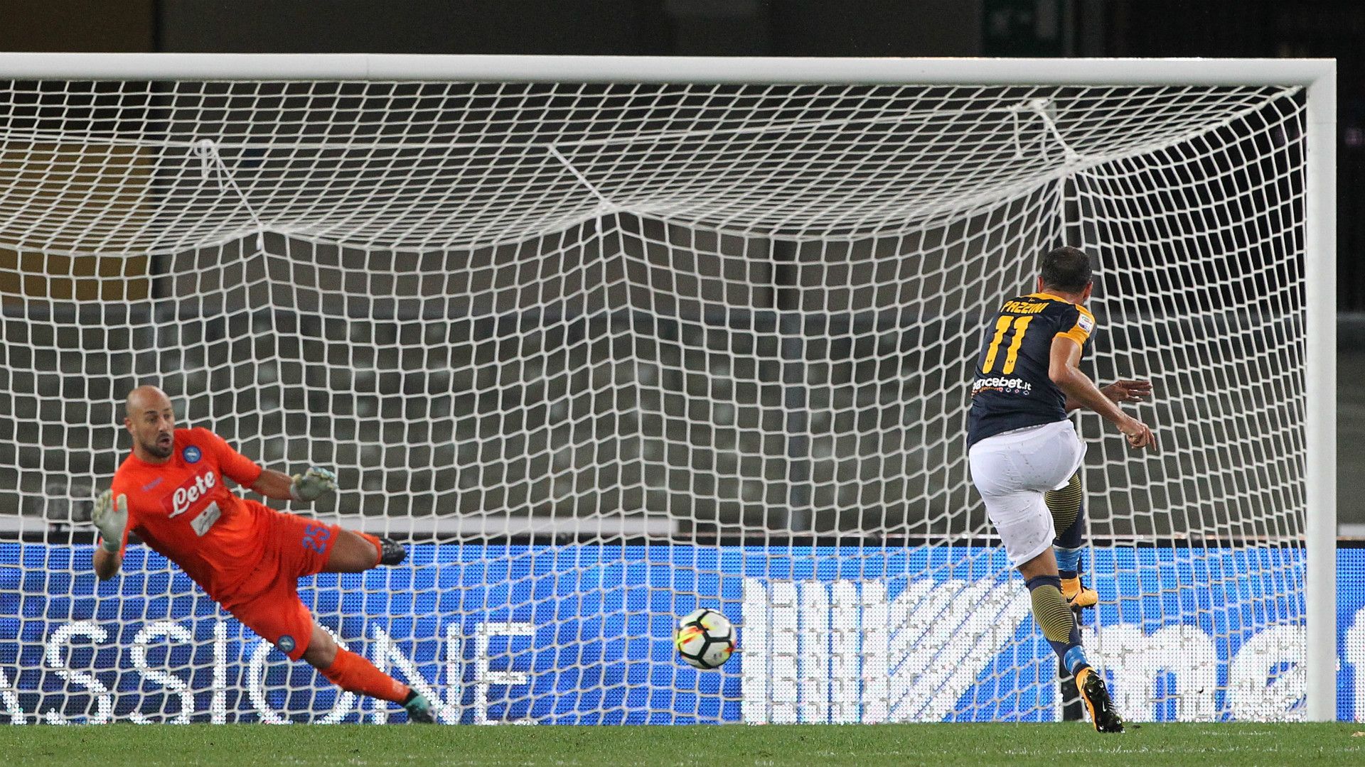 Giampaolo Pazzini Verona Napoli Serie A