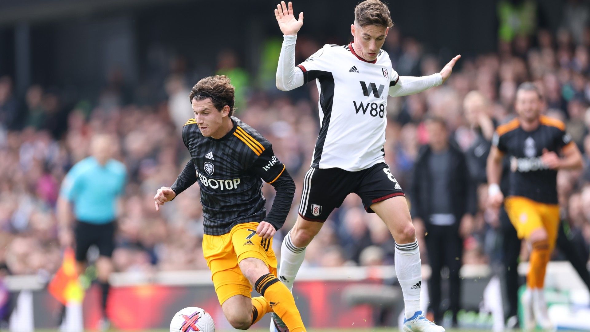Brenden Aaronson Leeds vs Harry Wilson Fulham 2022-23