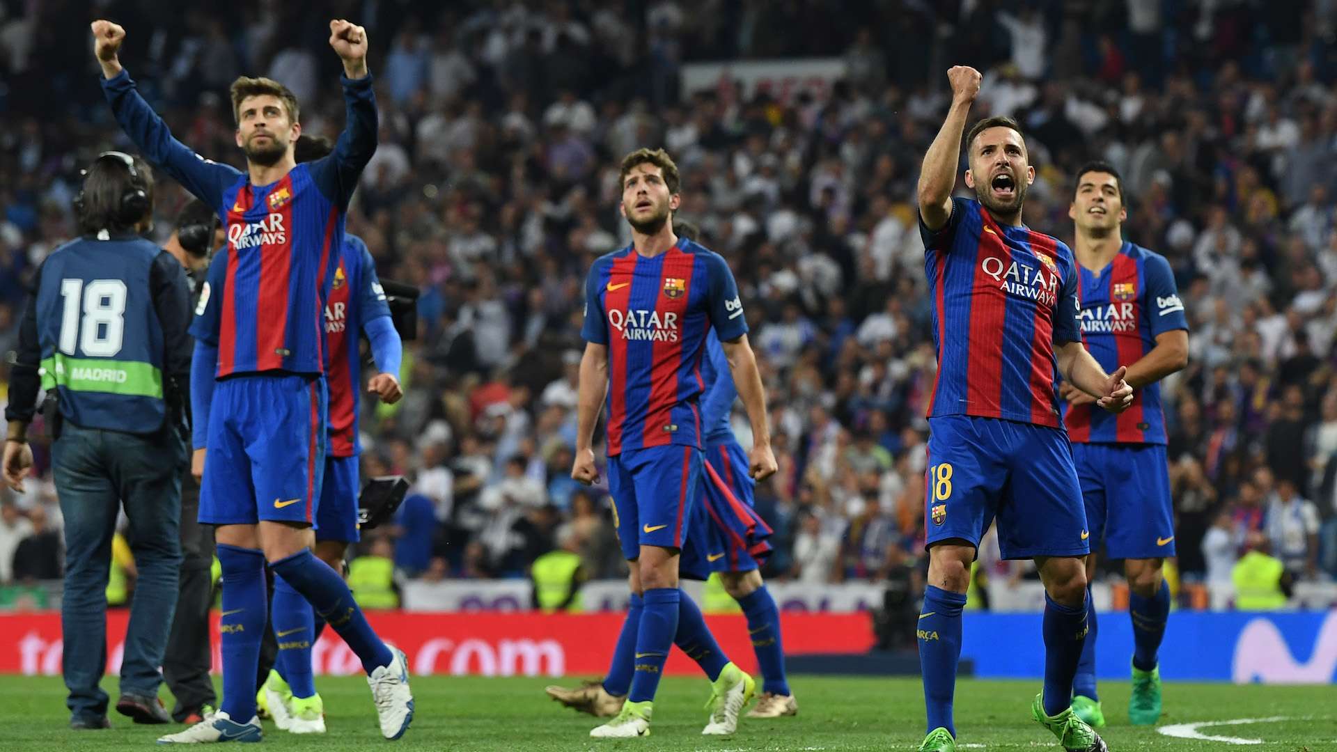 La reacción de los jugadores del Barcelona tras el gol de Messi