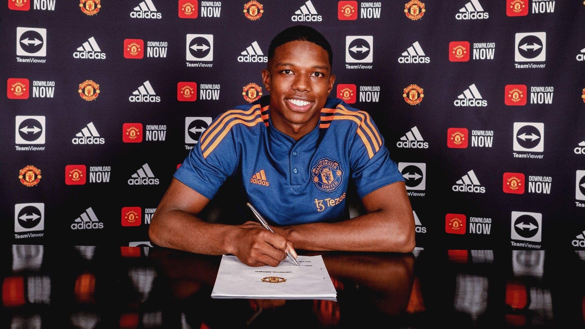 Tyrell Malacia Manchester United 2022-23