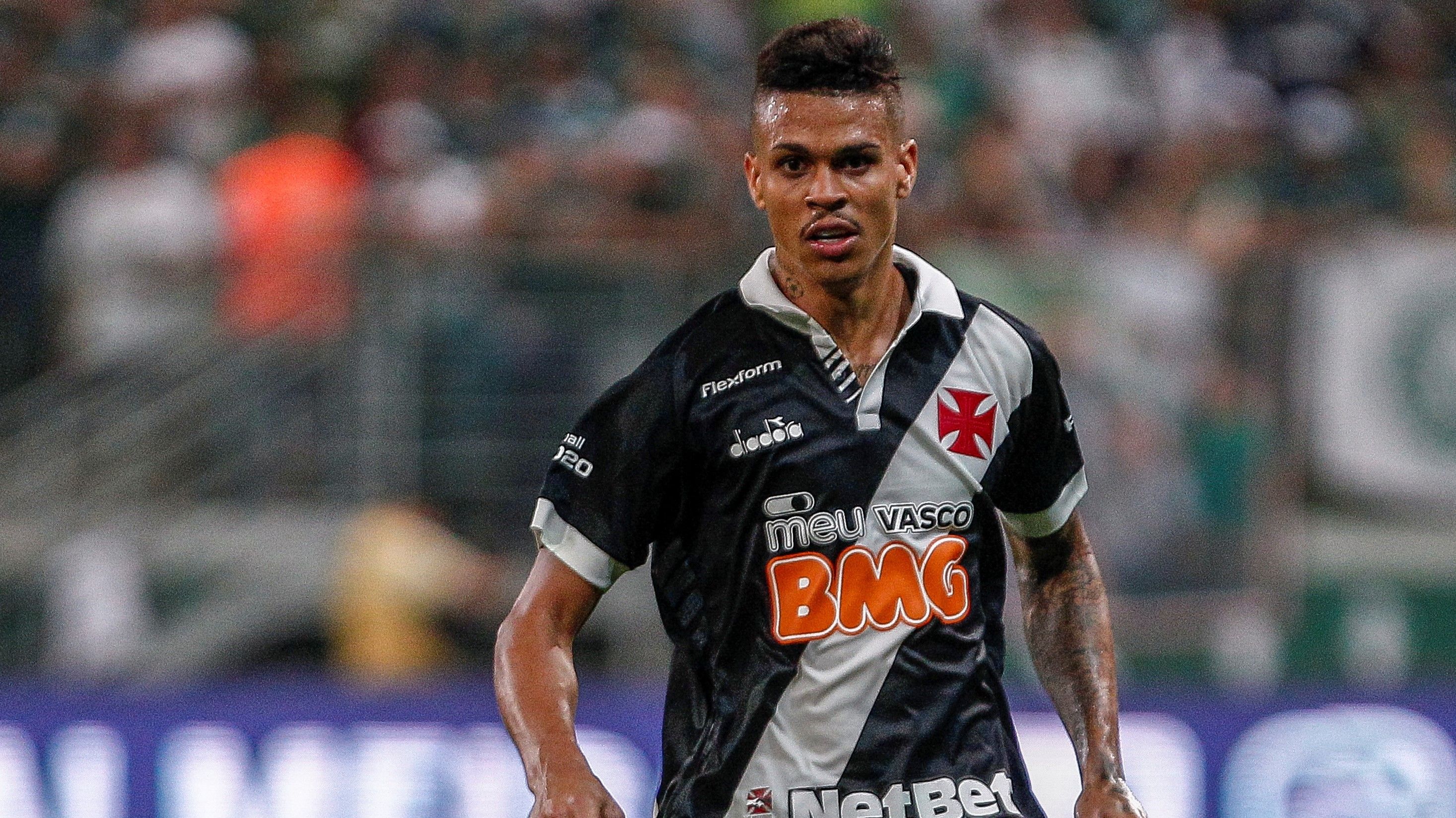 Richard com a camisa do Vasco
