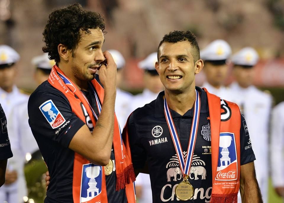 Diogo Luis Santo - Gilberto Macena - Buriram United