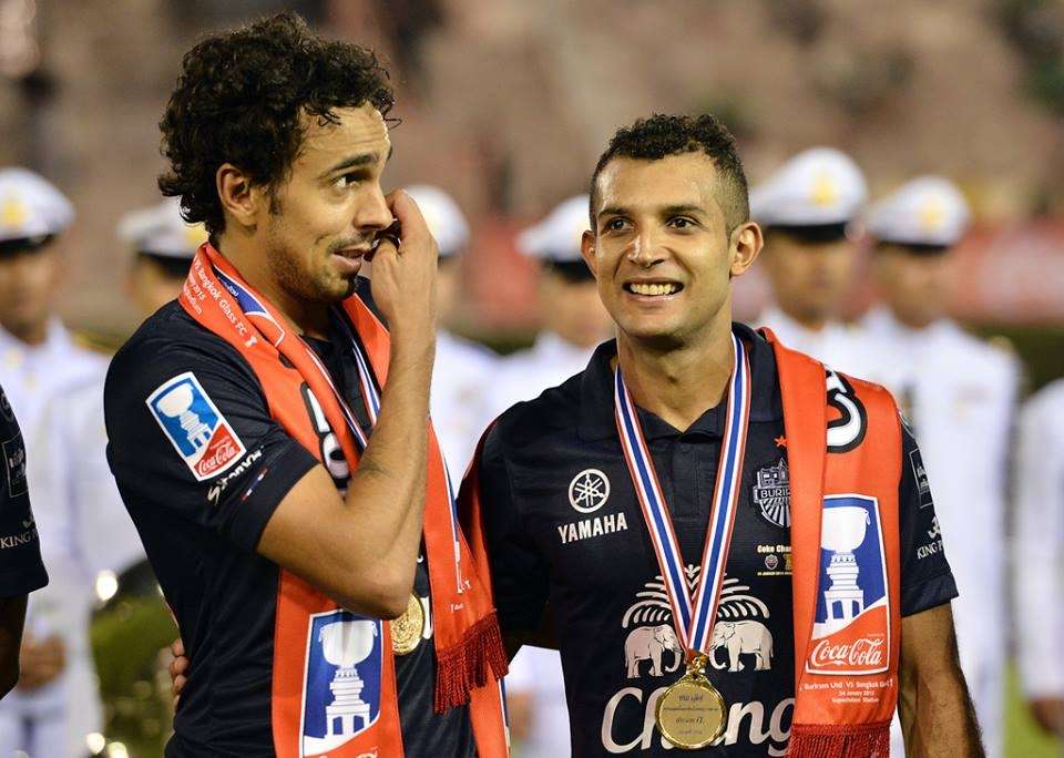 Diogo Luis Santo - Gilberto Macena - Buriram United