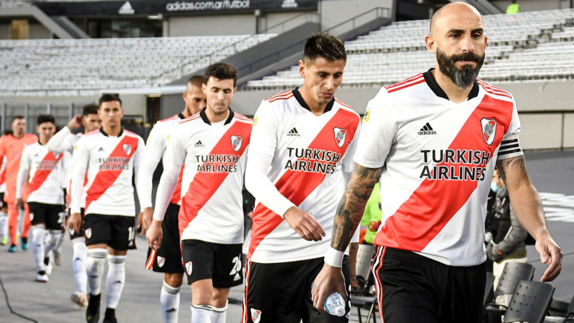 Javier Pinola comanda la formación de River