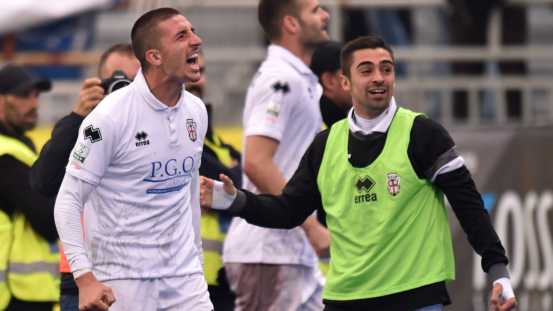 Novara celebrating Serie B