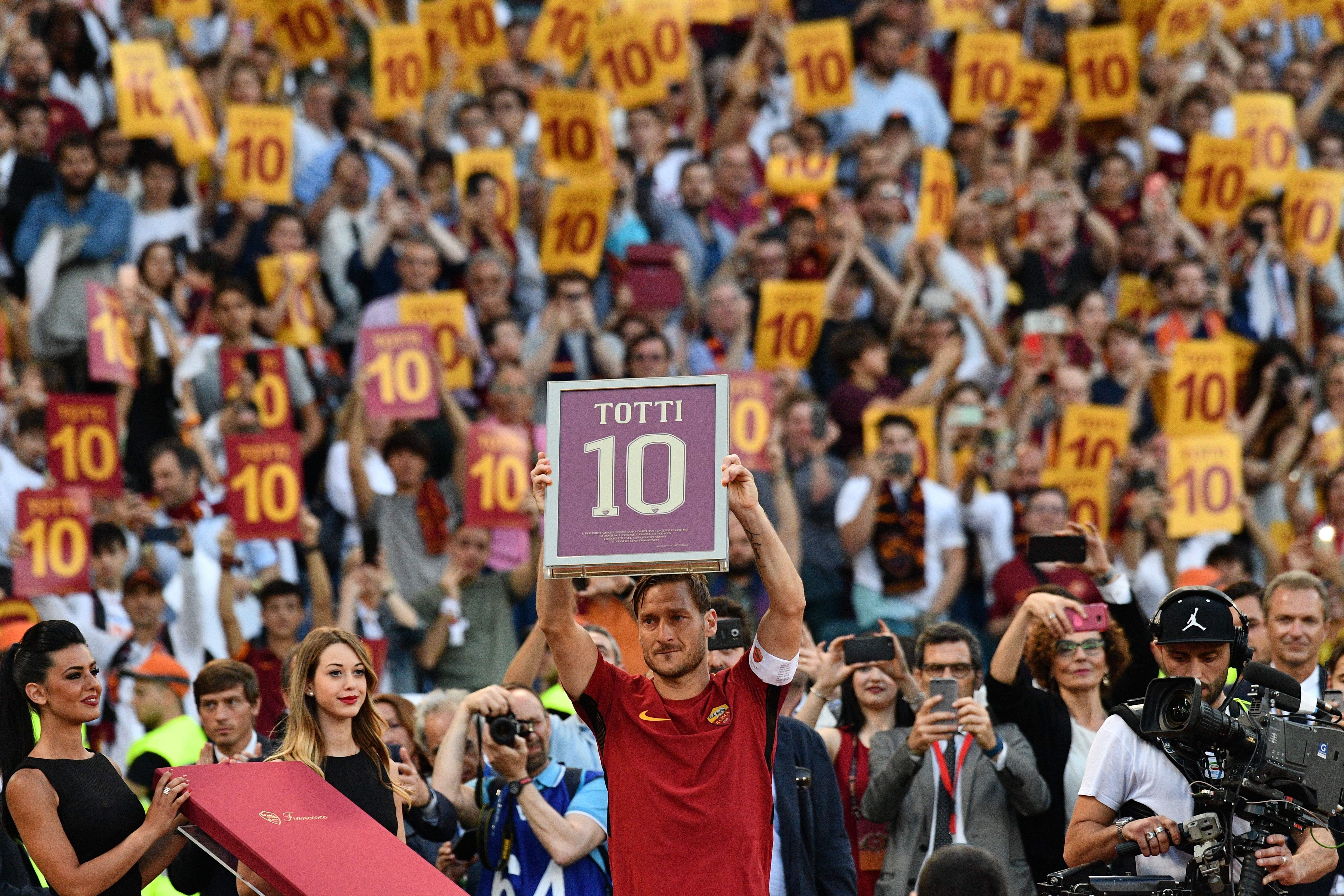 トッティ 本 ガゼッタ・デロ・スポルト totti ローマ ASローマ 動画】トッティがローマ最終戦で感動スピーチ「エンディングだ