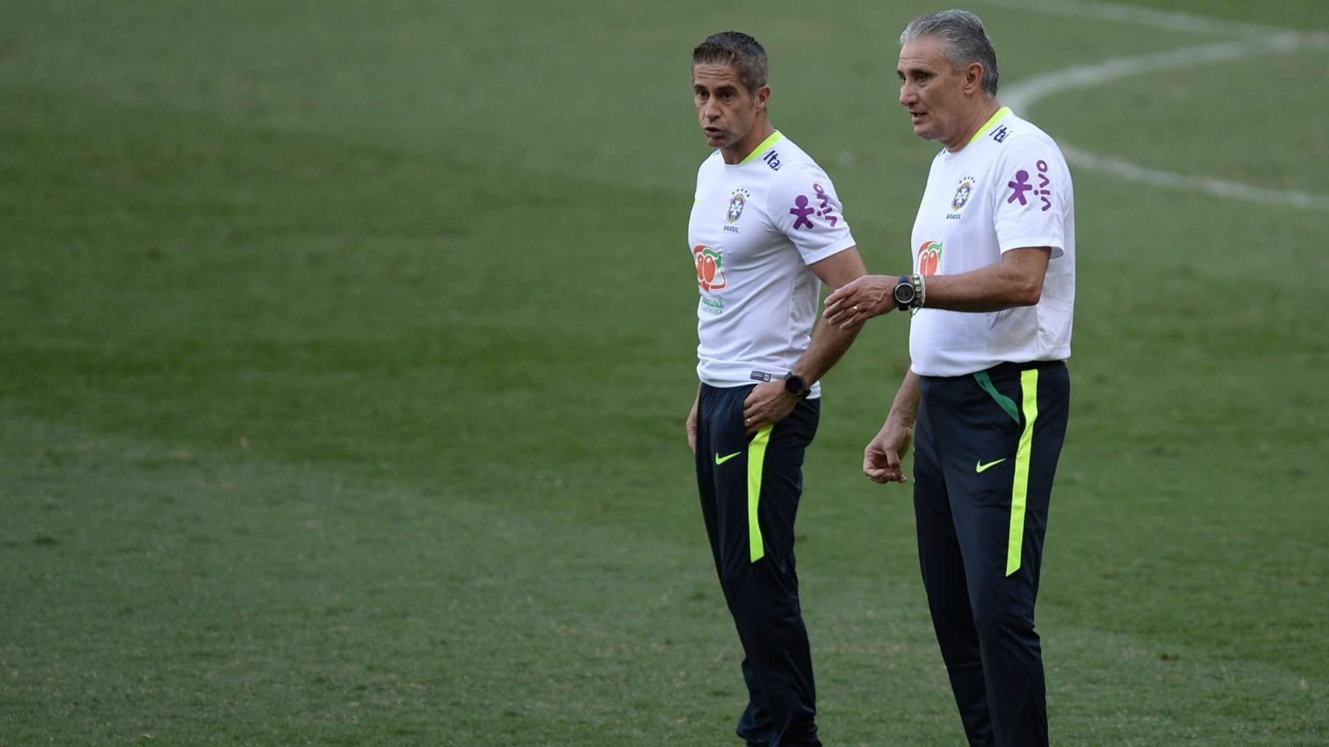 Sylvinho Tite Brazil 08112016