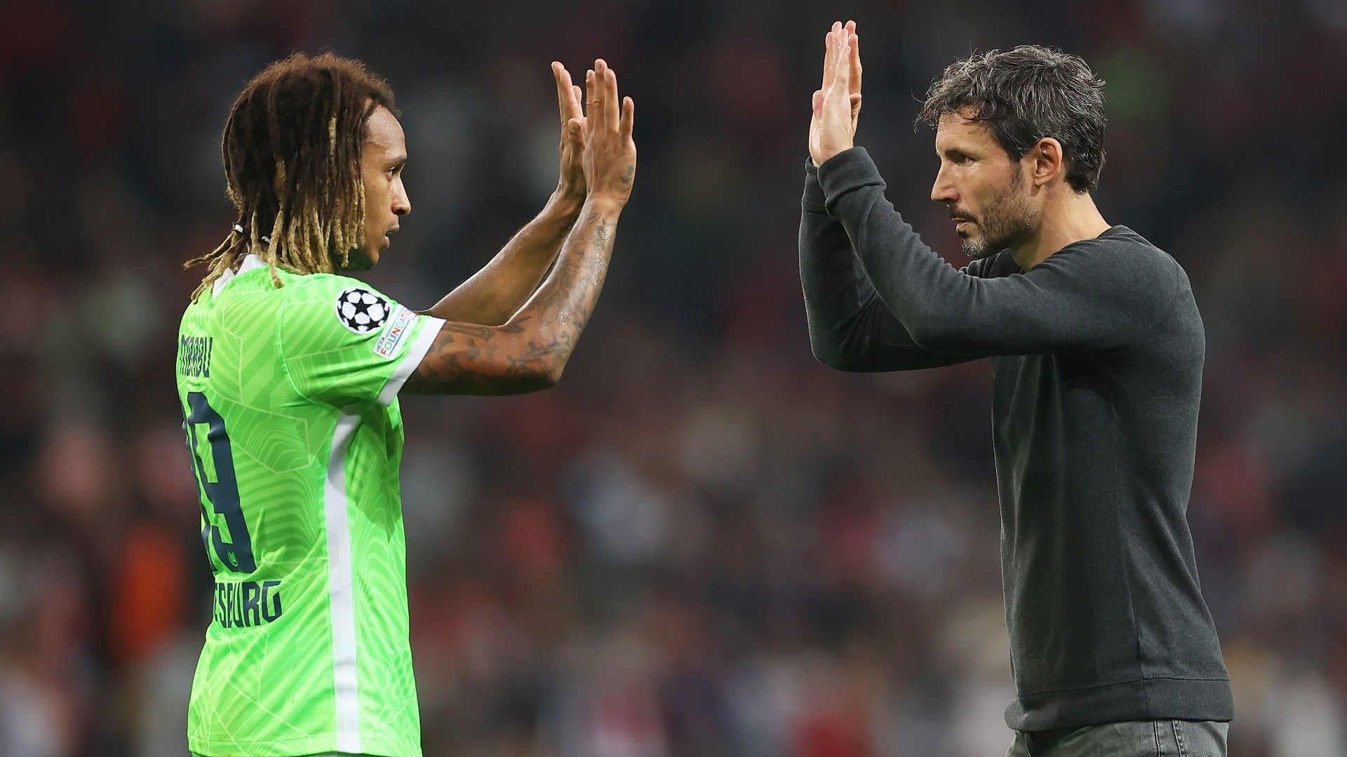 Kevin Mbabu Mark van Bommel Wolfsburg 2021-22