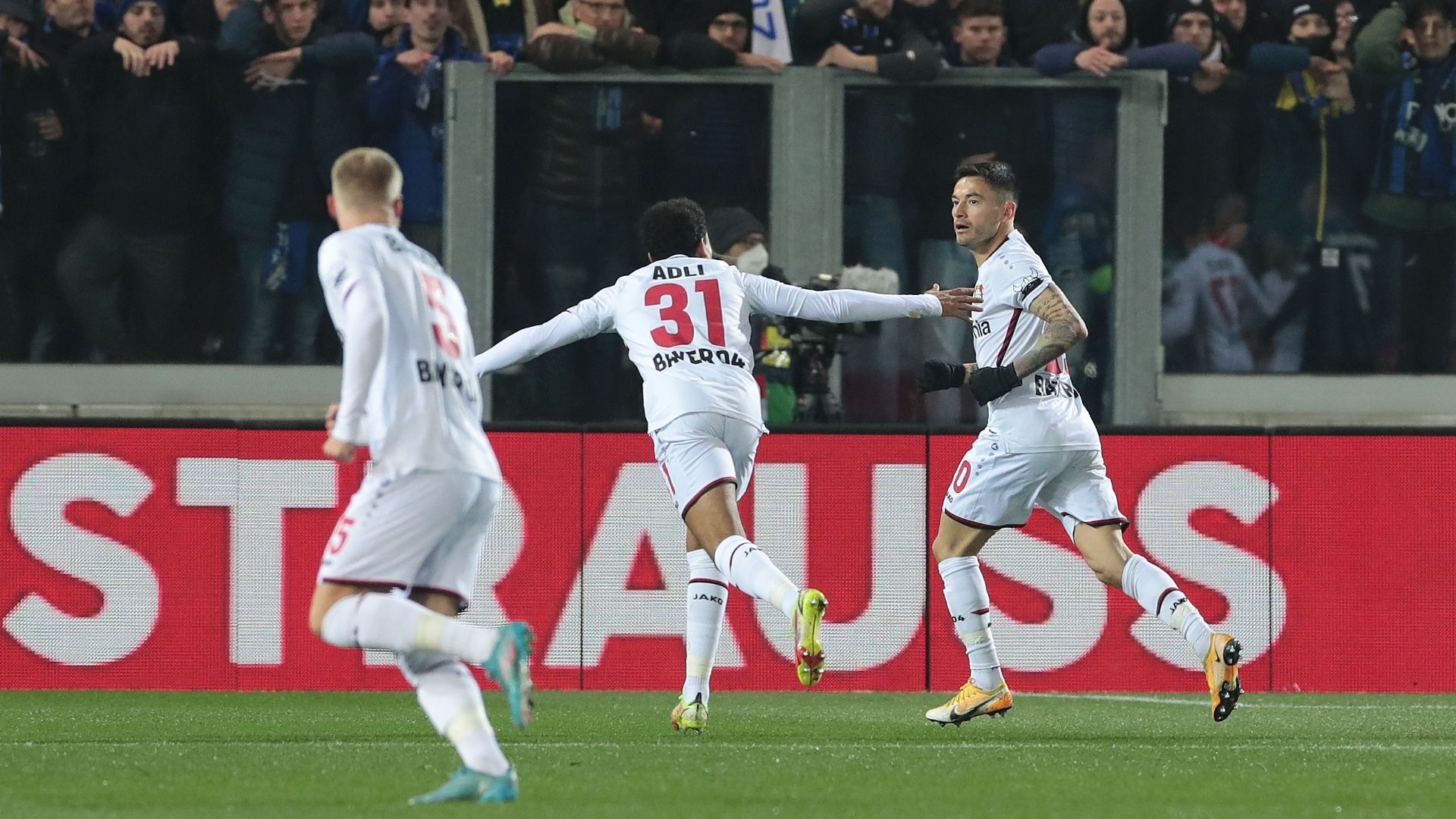 Charles Aránguiz Bayer Leverkusen