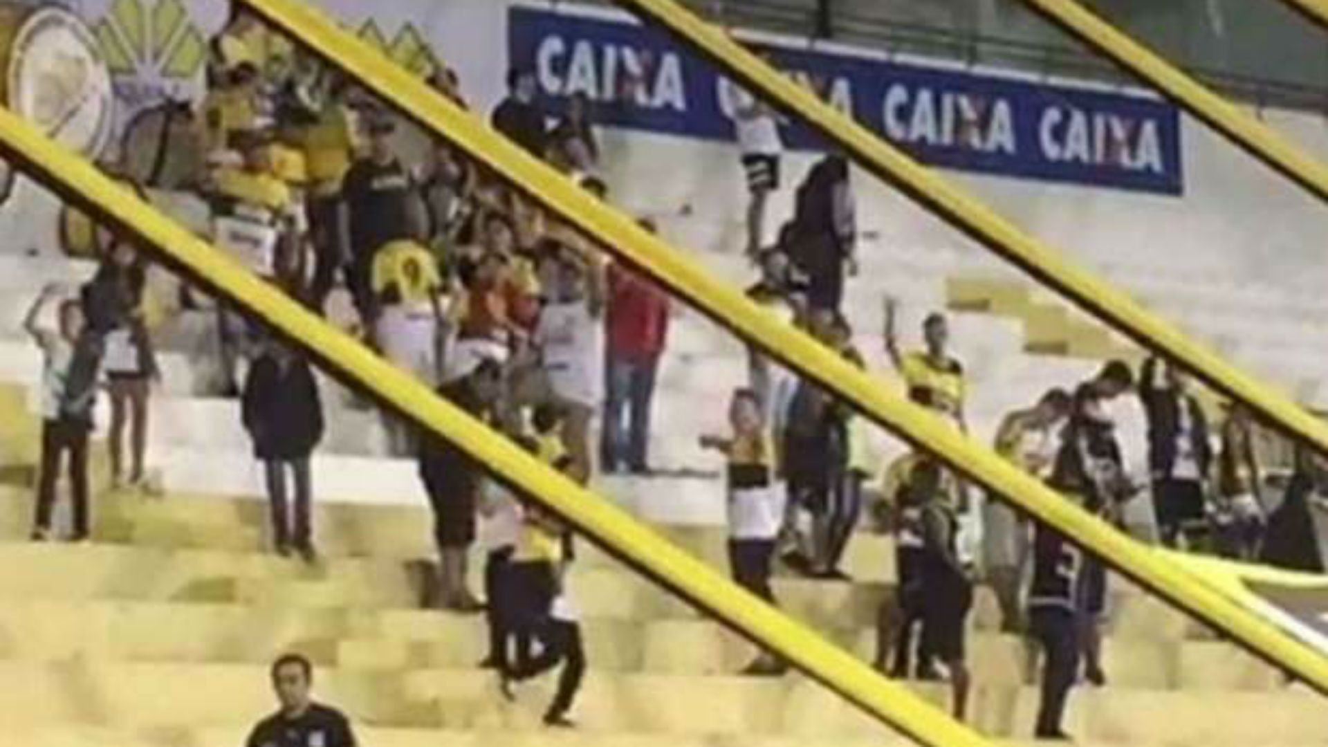 torcida-criciuma_1tpxnj6prx5241pm12jp2b8qjb.jpg