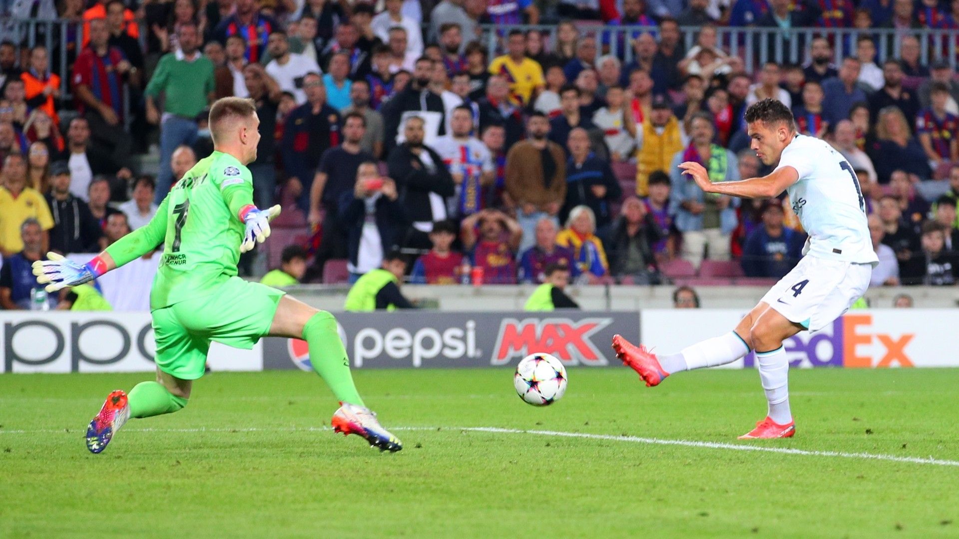 Asllani Barcelona Inter