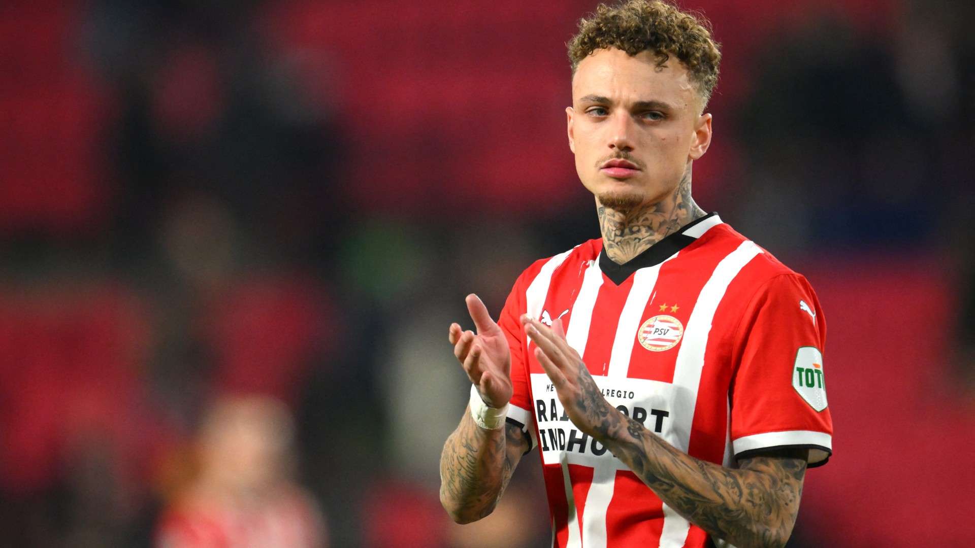 PSV Eindhoven's Dutch forward #10 Noa Lang reacts