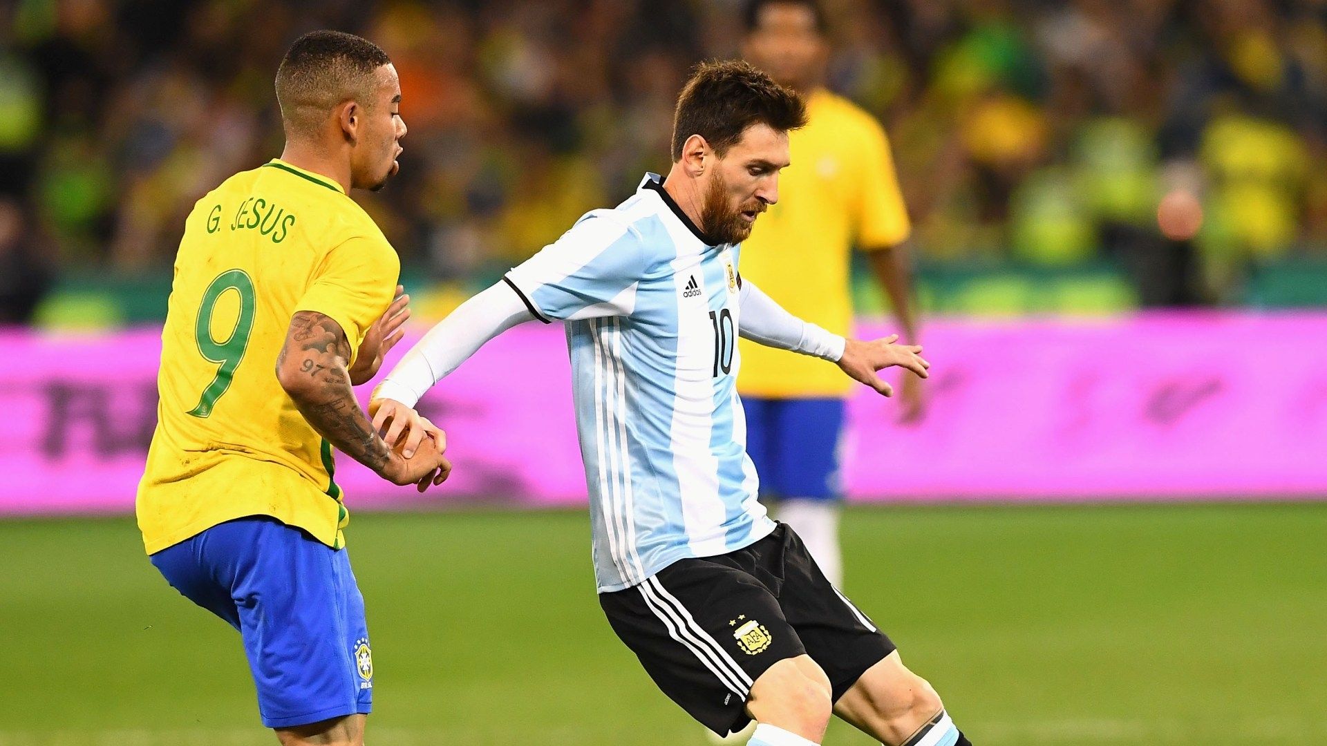 Gabriel Jesus vs Lionel Messi