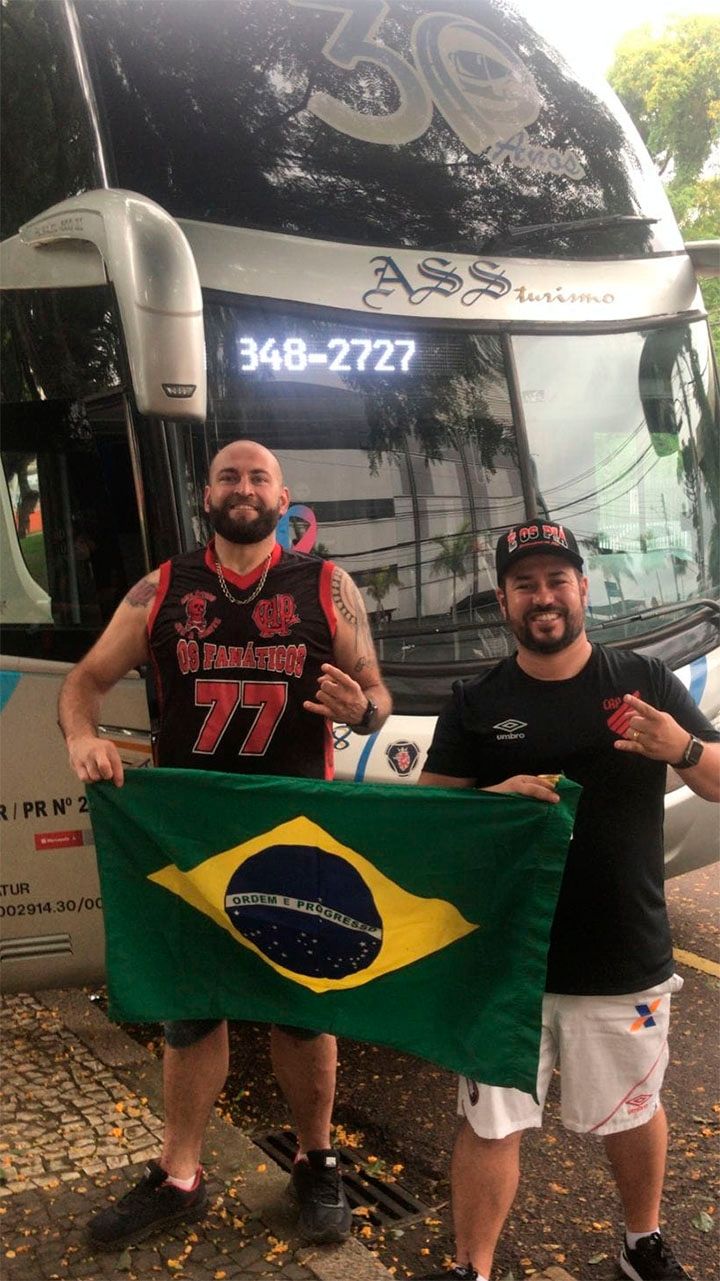 BODY ONLY Anderson Mateus torcedor do Athletico