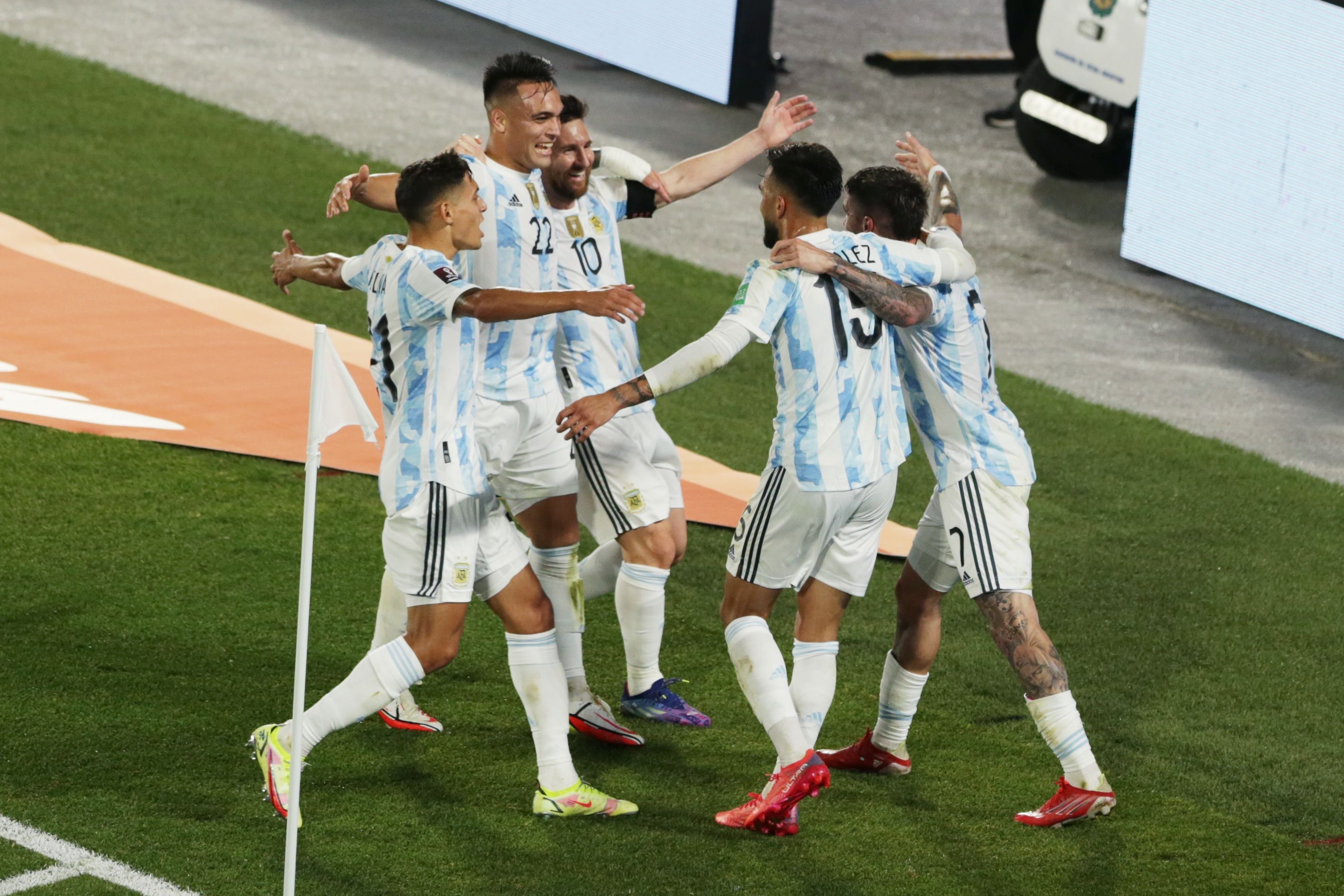 Nahuel Molina Lautaro Martínez Lionel Messi Nicolás González Rodrigo De Paul Argentina Uruguay Eliminatorias 10102021
