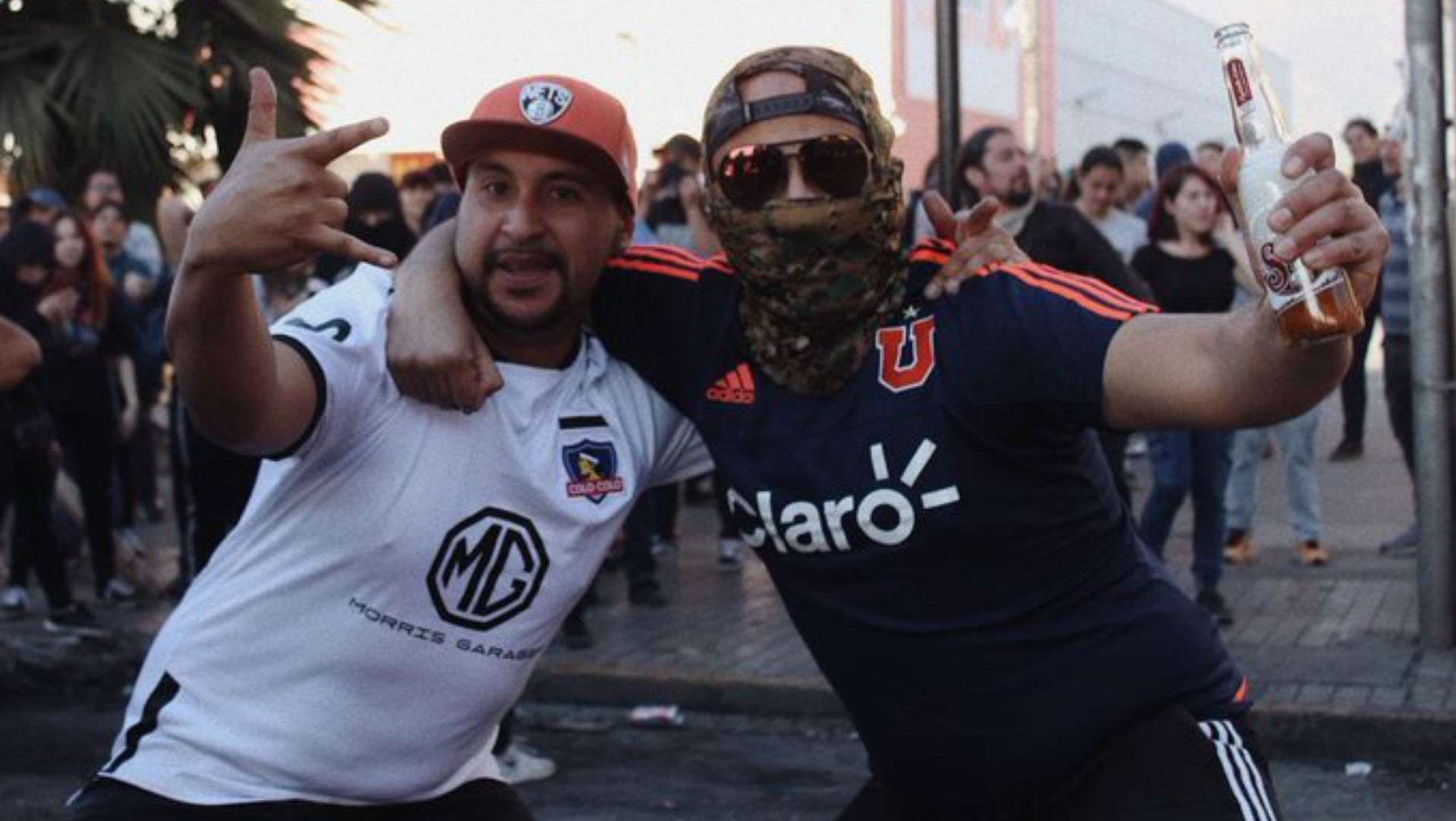 Hinchas Colo Colo y Universidad de Chile