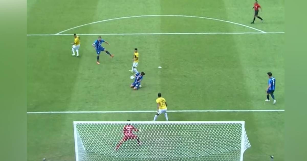 แลกมาด้วยความมึน! แข้งอุลซานใช้หน้ายิงคายาเกม ACL (มีคลิป)