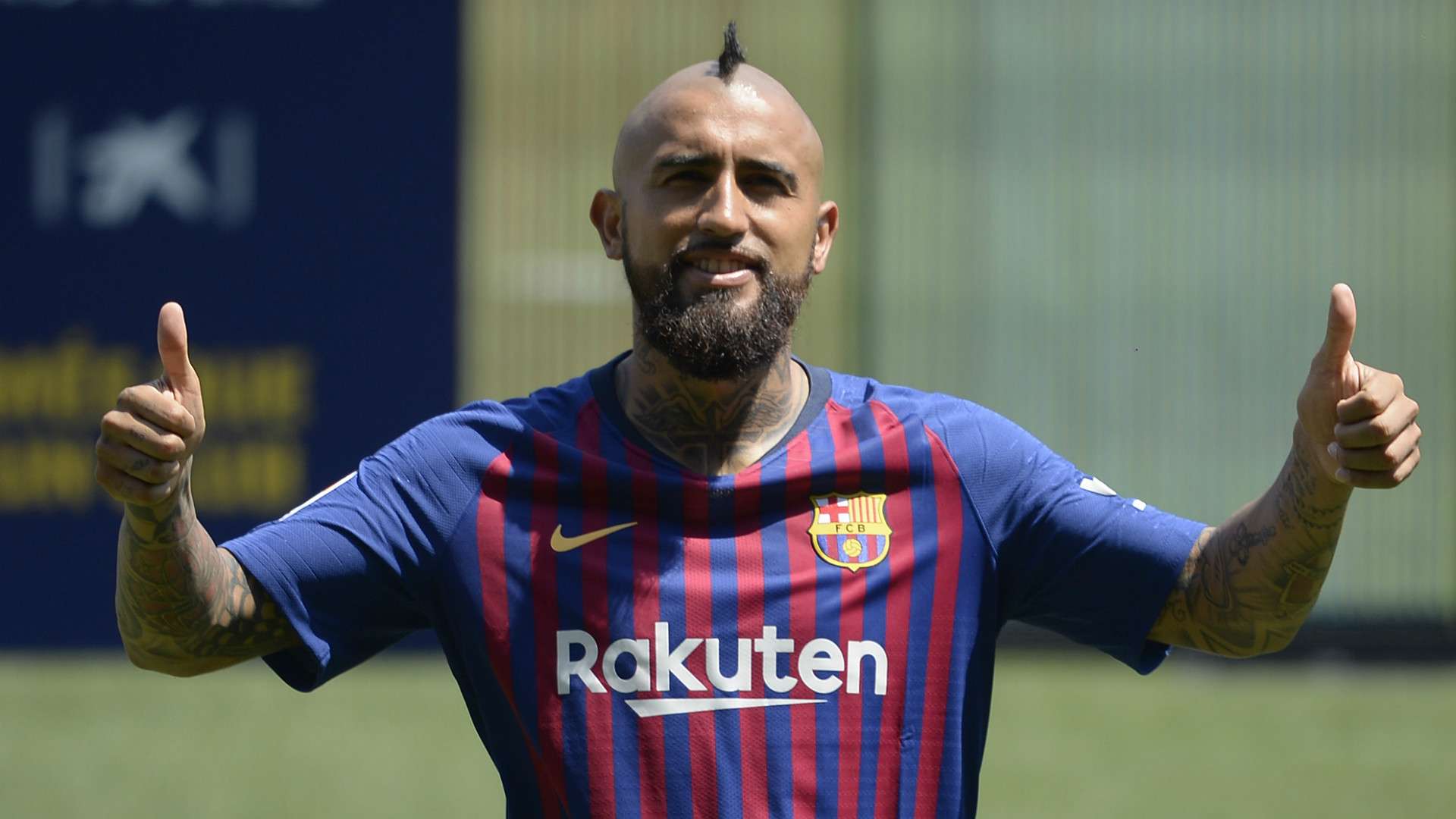 Arturo Vidal Barcelona unveiling