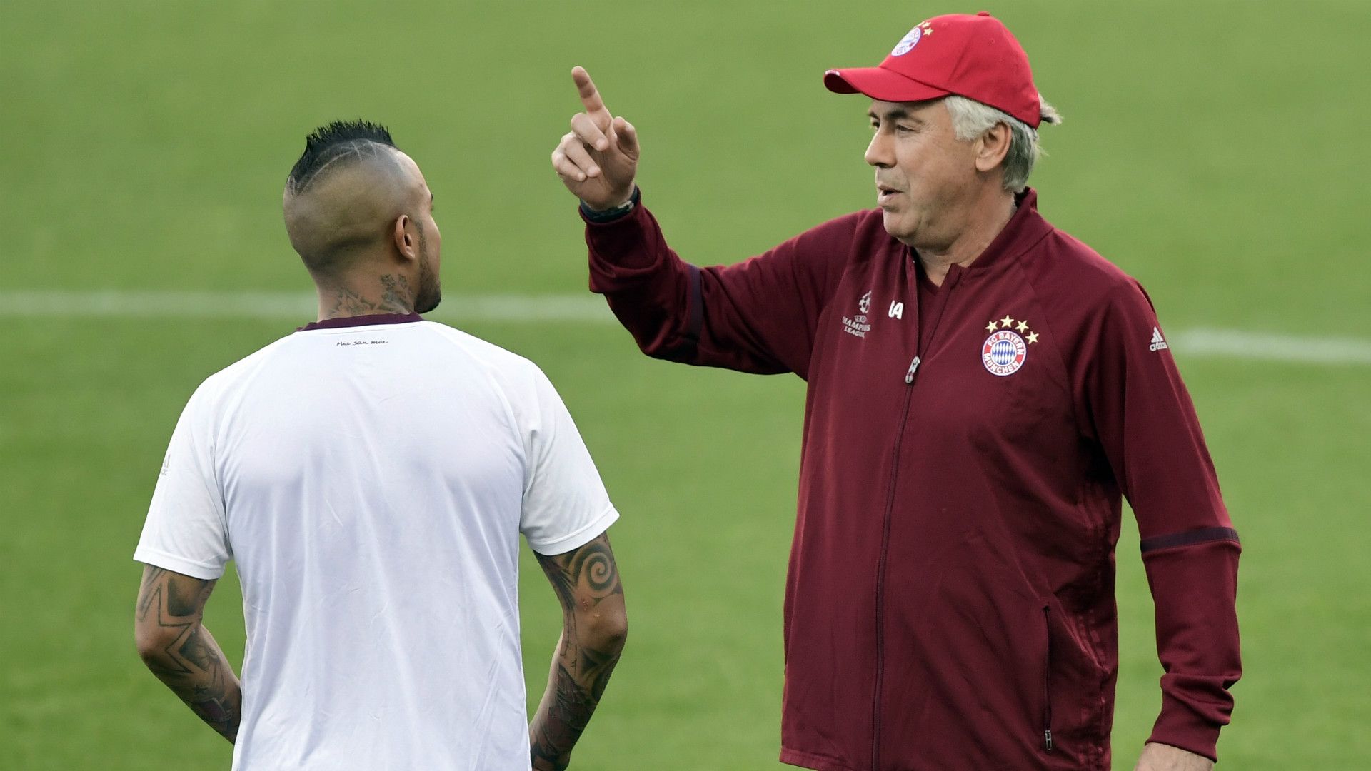 Arturo Vidal Carlo Ancelotti