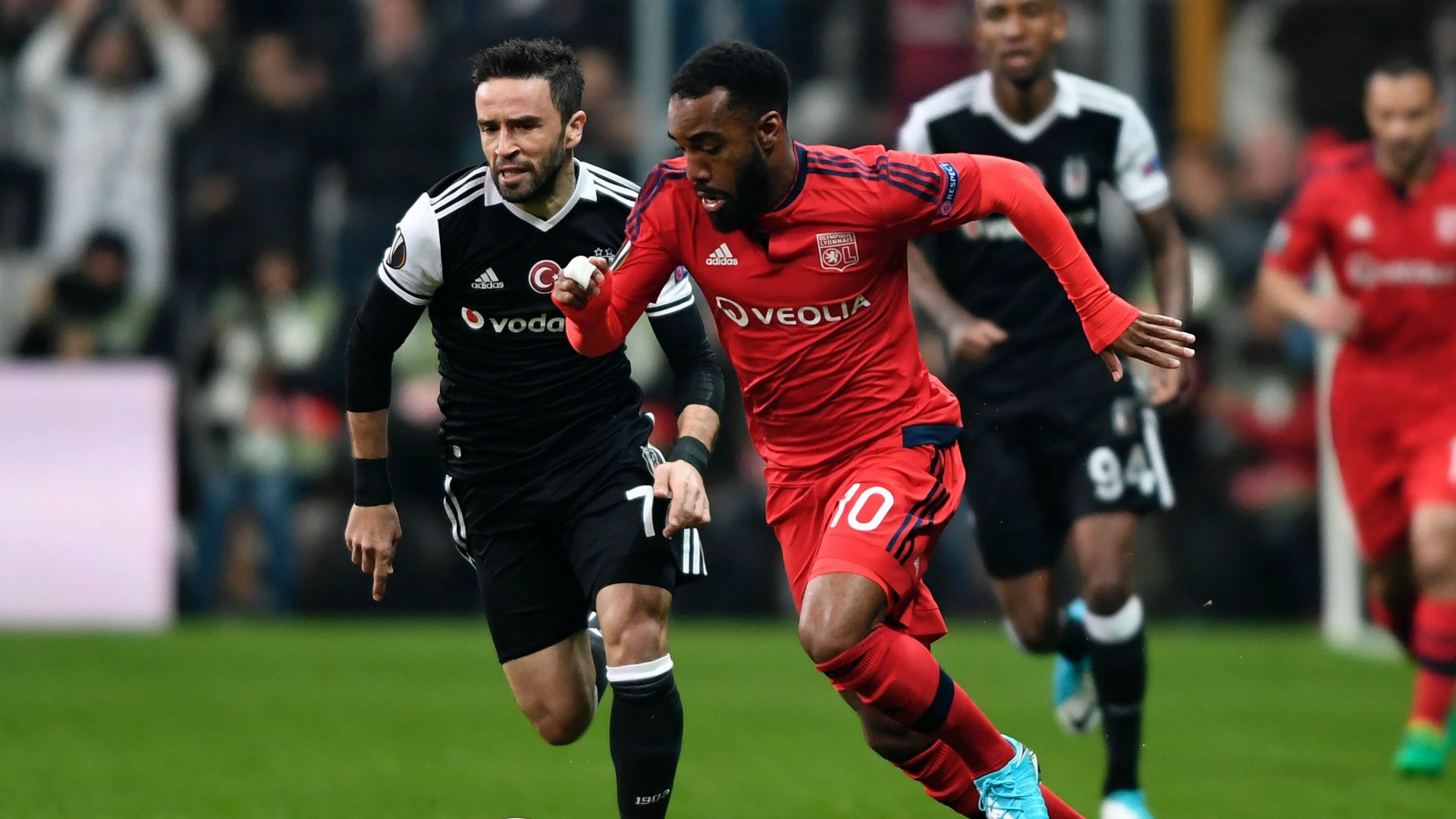 Alexandre Lacazette Besiktas Lyon UEL 04202017