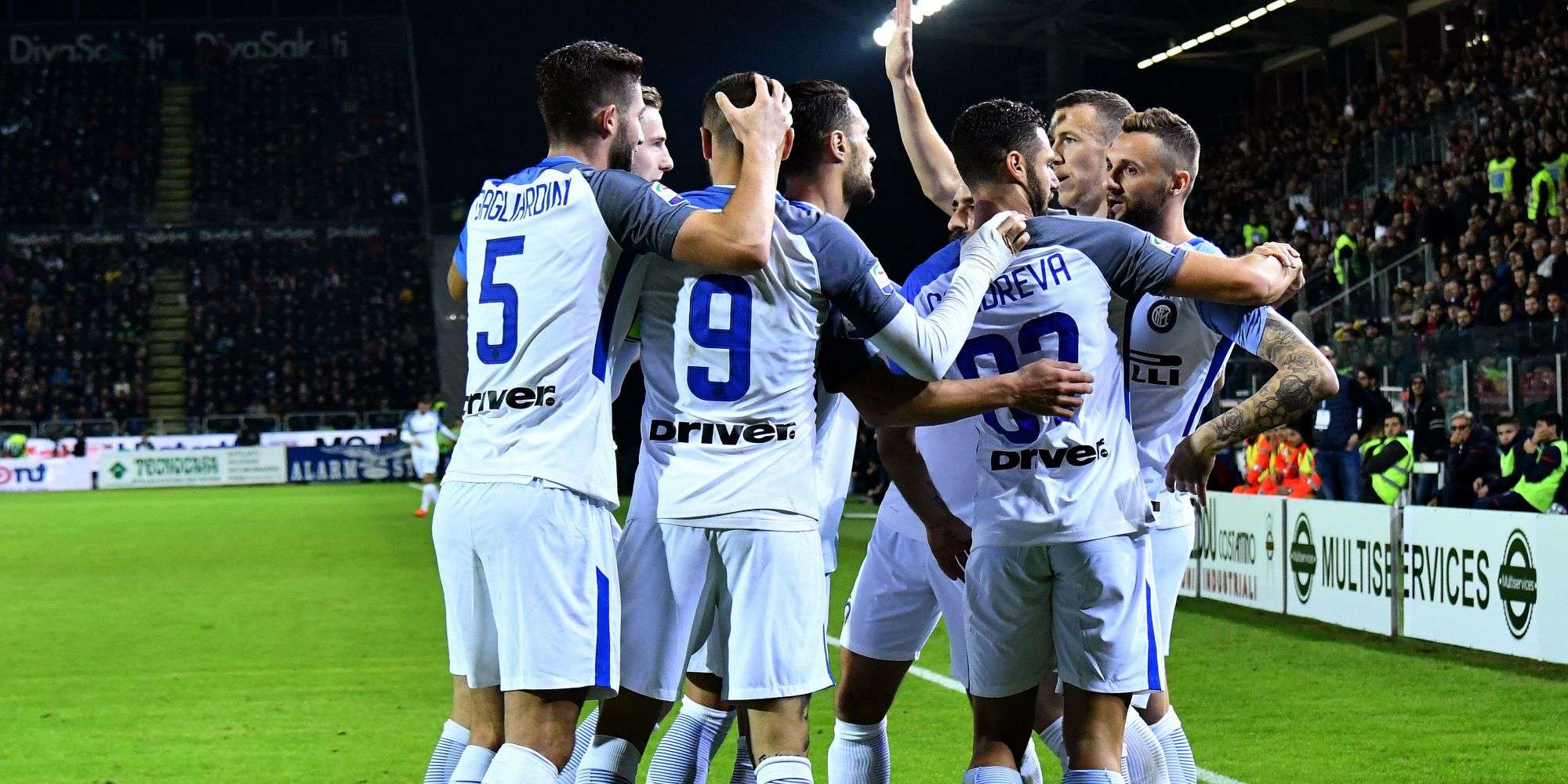 Inter players celebrating Cagliari Inter Serie A