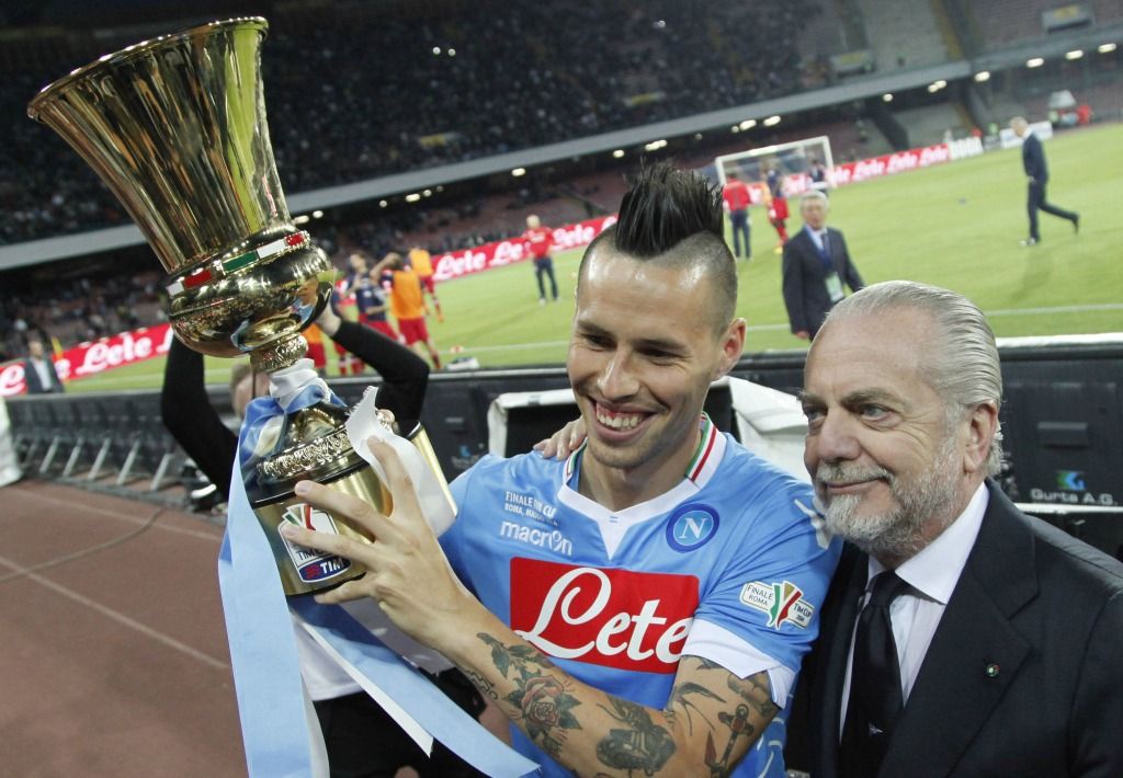 Hamsik e De Laurentiis con la Coppa