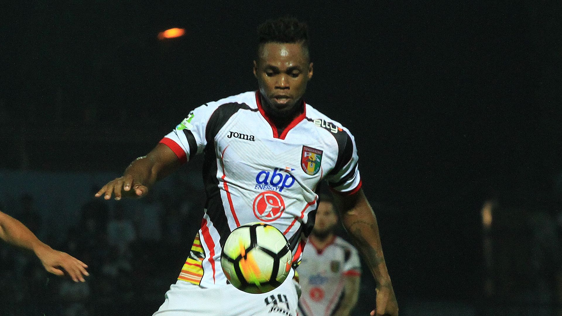 Mauricio Leal - Mitra Kukar