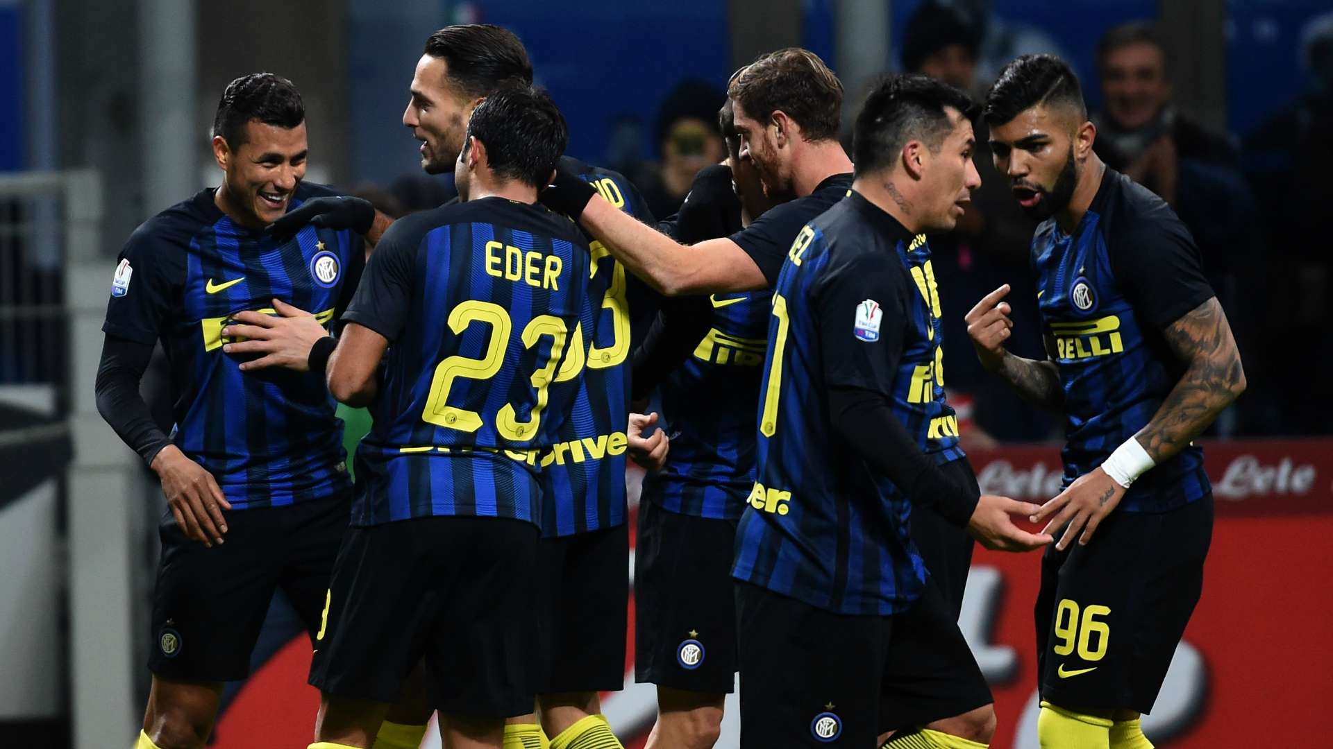Jeison Murillo celebrating with his teammates Inter Bologna Coppa Italia 2016-17