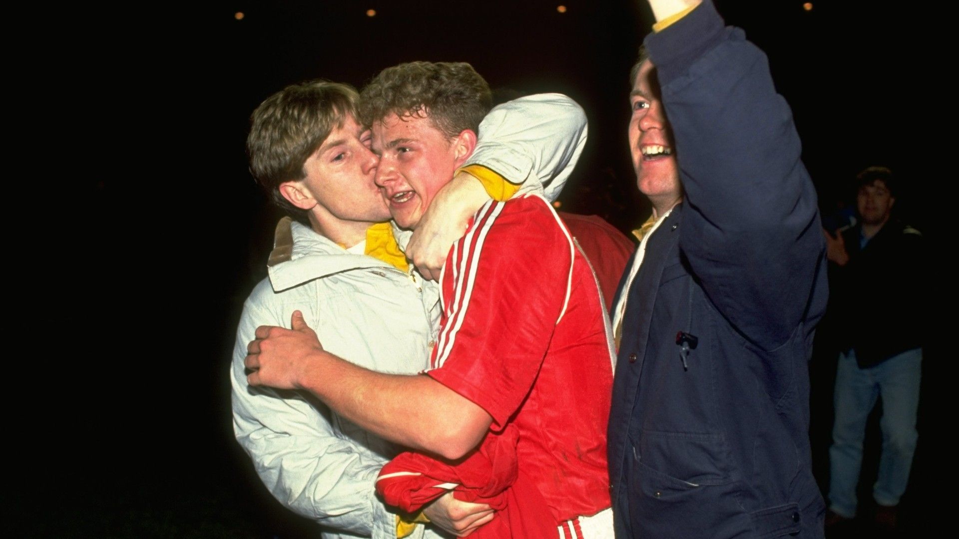 Mark Robins Manchester United 1990 with fan FA Cup