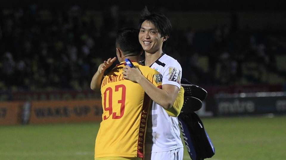 Pham Van Hoi vs Nguyen Tuan Anh Thanh Hoa vs HAGL Round 18 V.League 2019