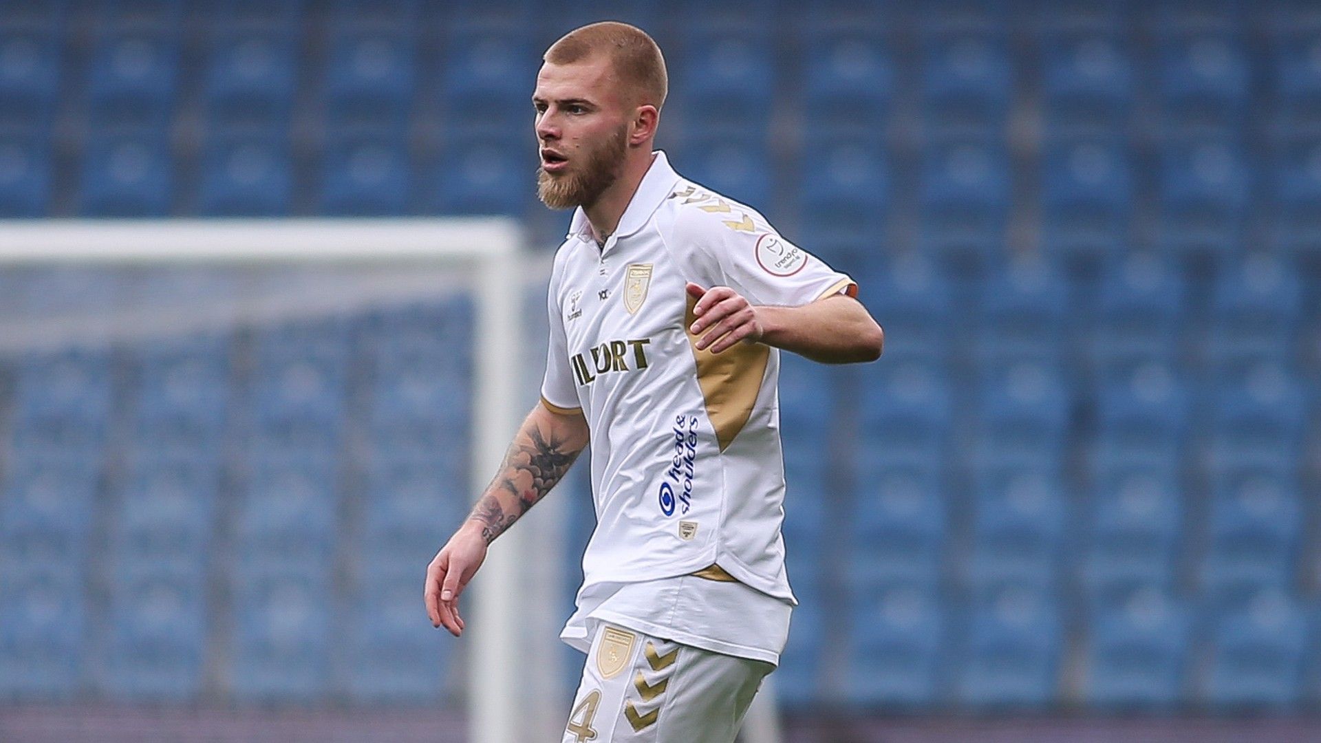  Rick van Drongelen of Samsunspor controls the ball 
