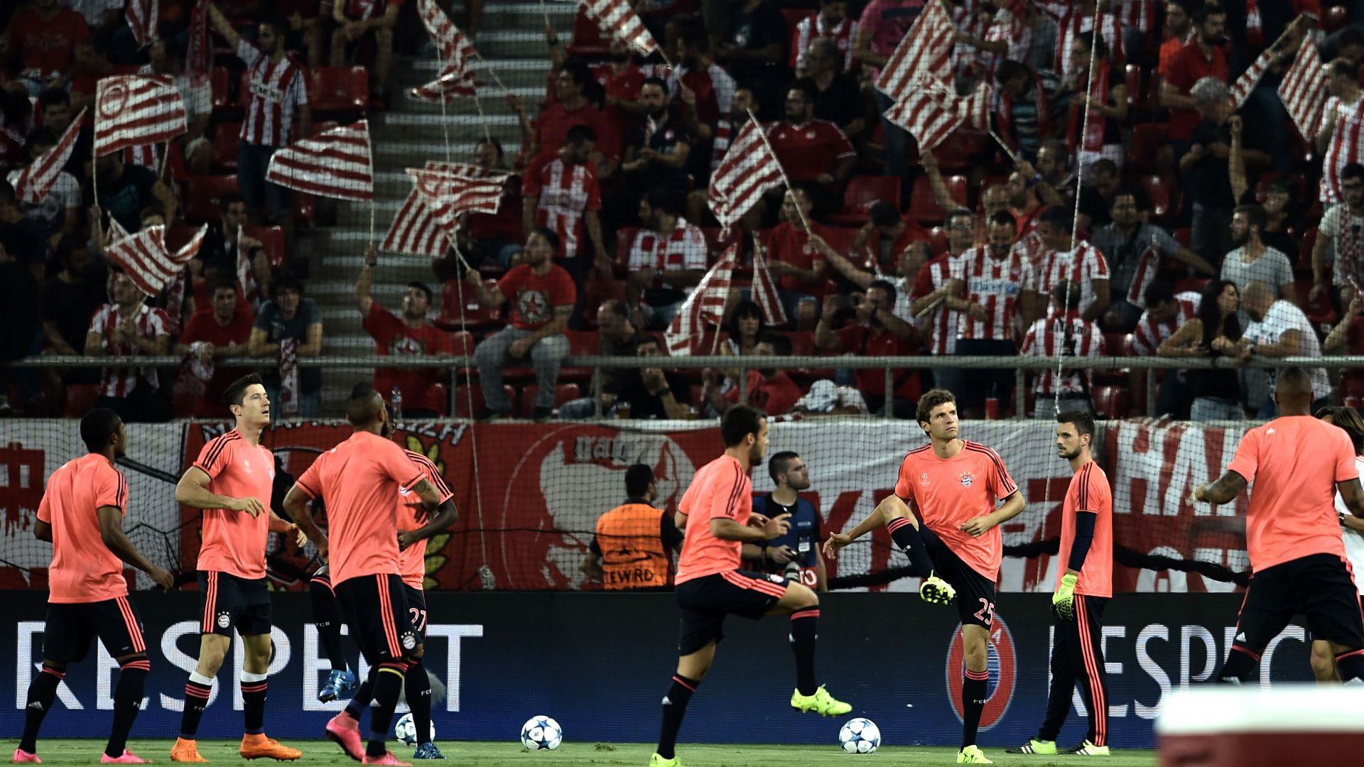 Bayern Munich warm up against Olympiacos