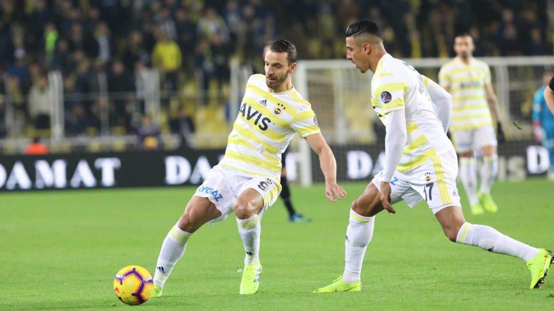 Roberto Soldado Nabil Dirar Fenerbahce 1282019
