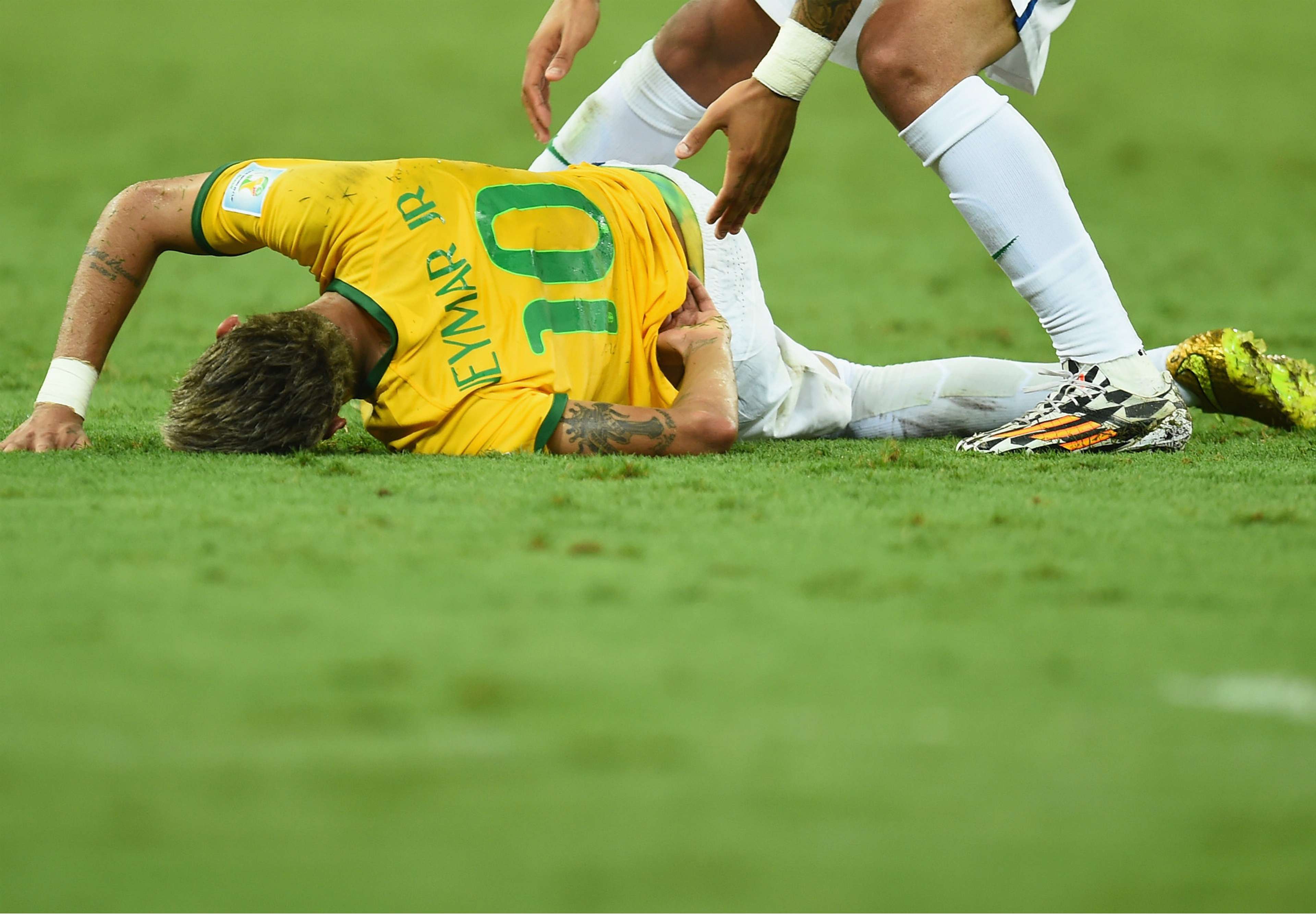 إصابة نيمار في مباراة كولومبيا بكأس العالم 2014