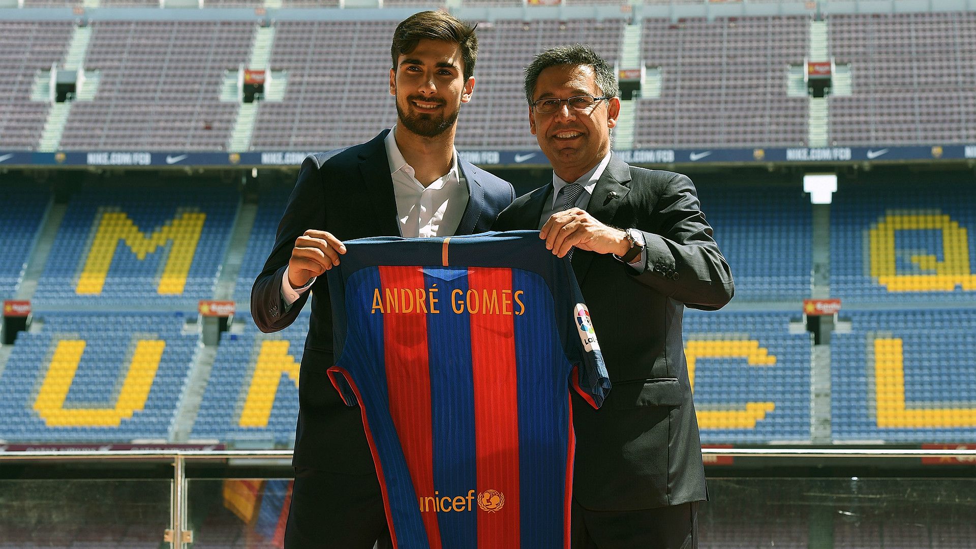 Andre Gomes Barcelona Unveiling 27072016