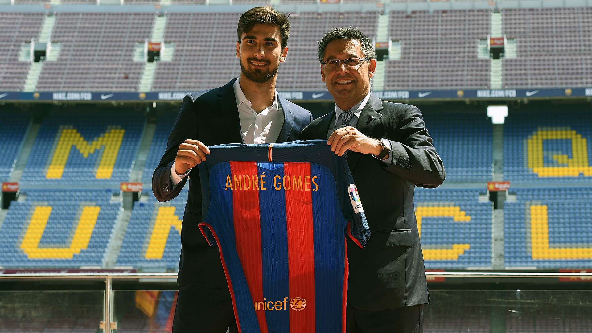 Andre Gomes Barcelona Unveiling 27072016