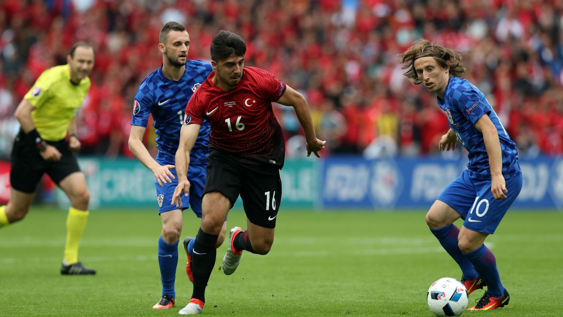 Ozan Tufan Luka Modric Croatia Turkey Parc des Princes Euro 12062016