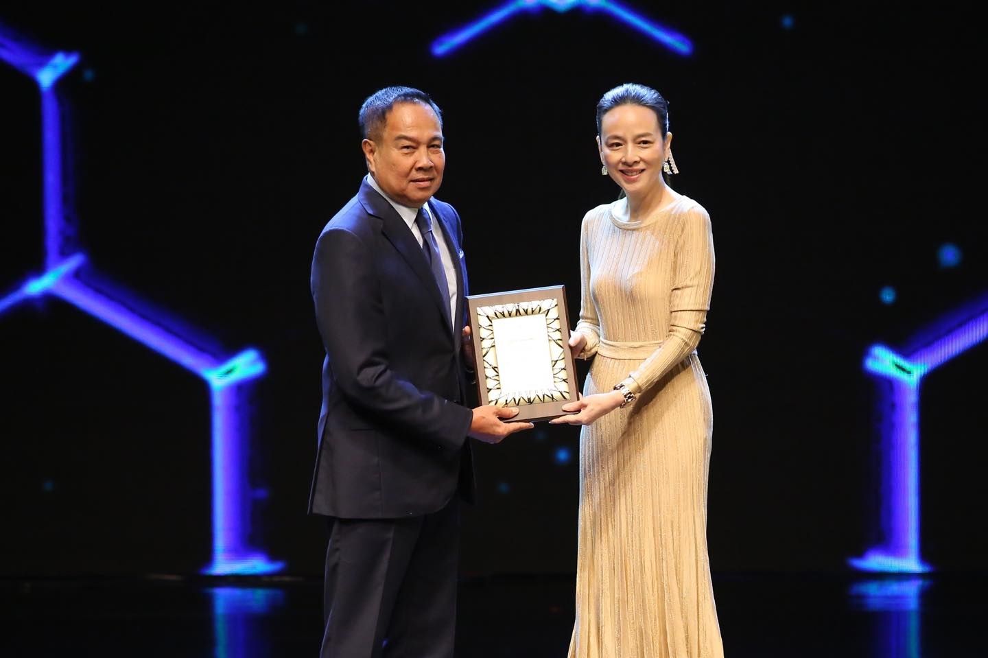 นวลพรรณ ล่ำซำ