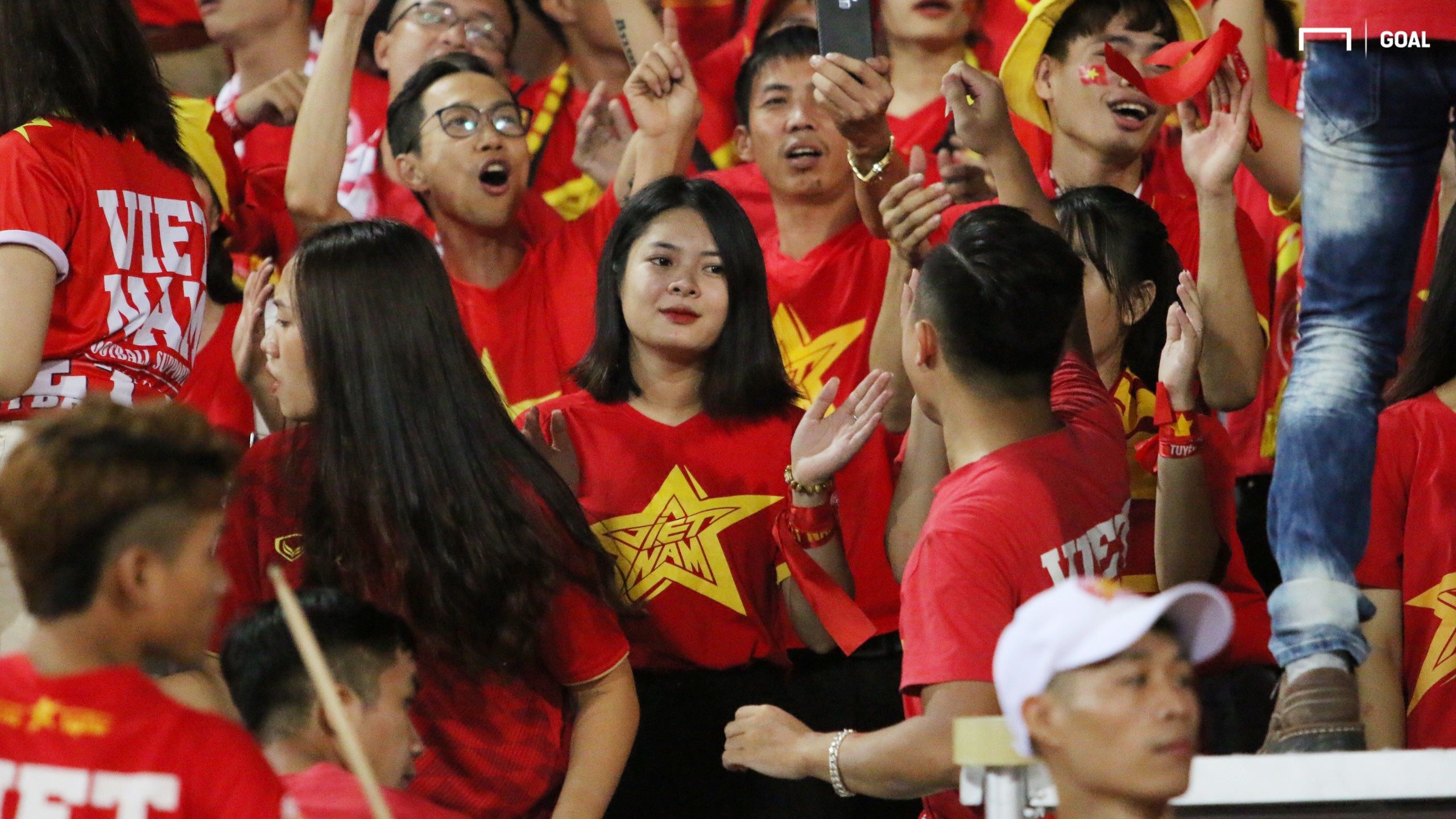 Vietnamese - Malaysian supporters | My Dinh Stadium | World Cup 2022 Qualification (AFC)