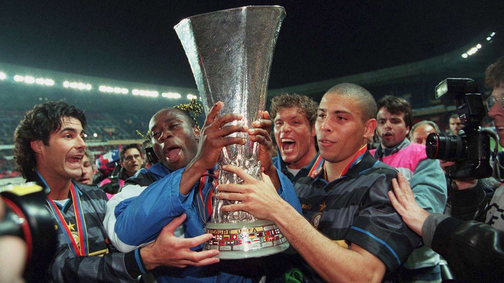 Inter Mailand UEFA CUP Ronaldo 06051998